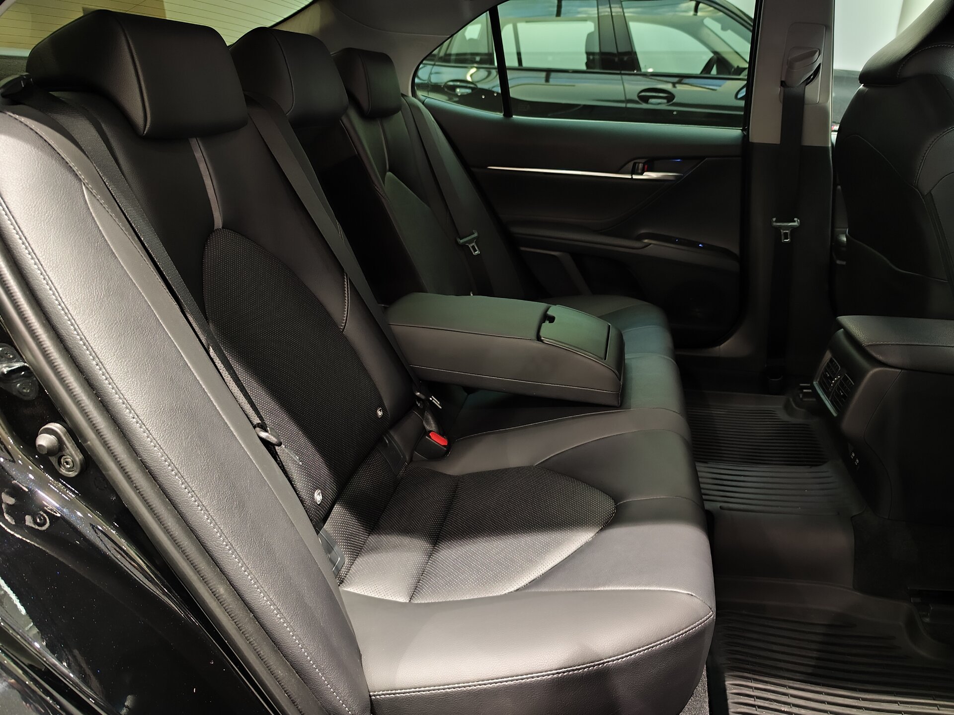Автомобиль Toyota Camry 2.5 AT (200 л.с.) - 10