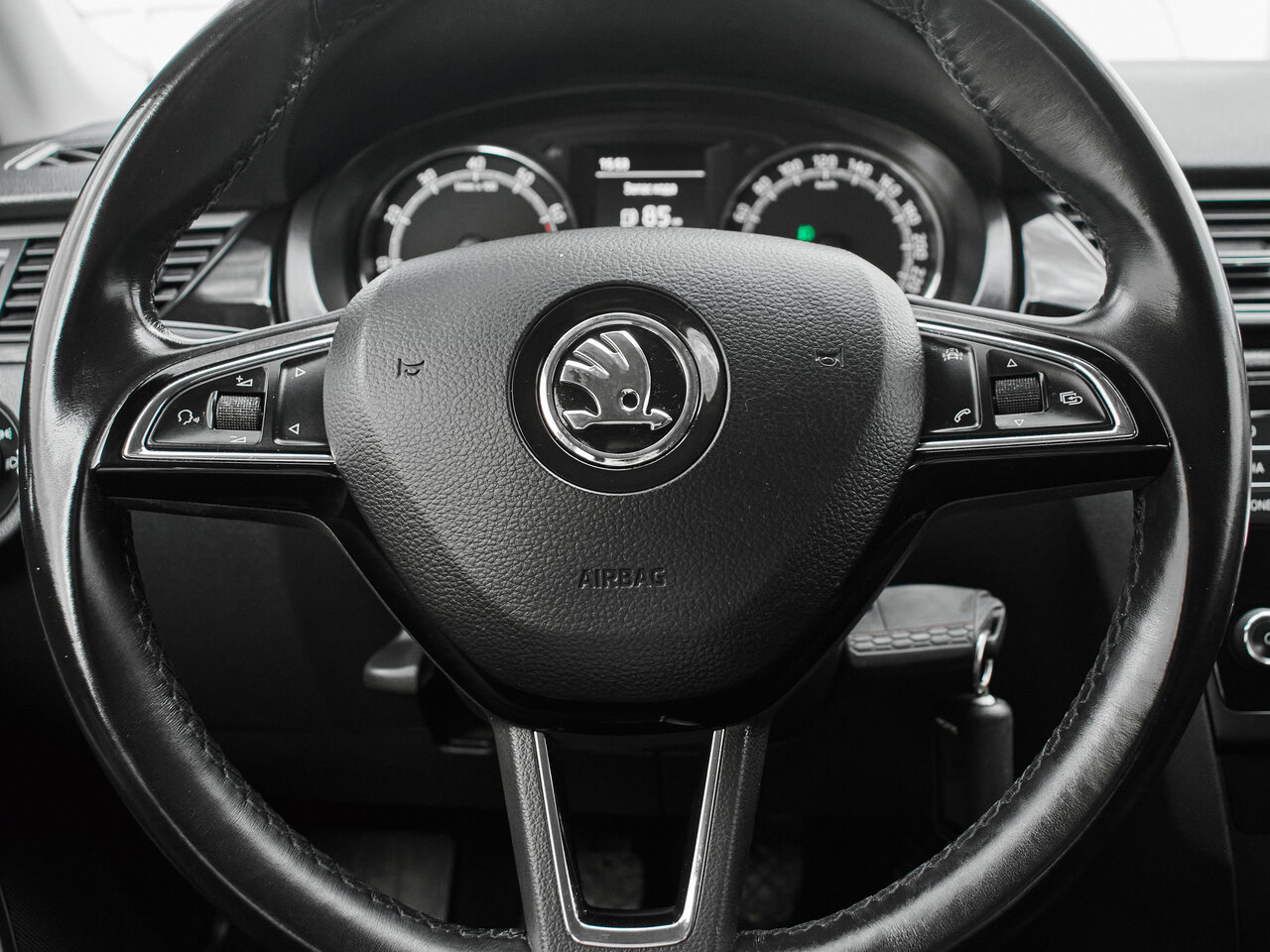 Купить Skoda Rapid 1.6 MT (90 л.с.), 2018 в Екатеренбурге