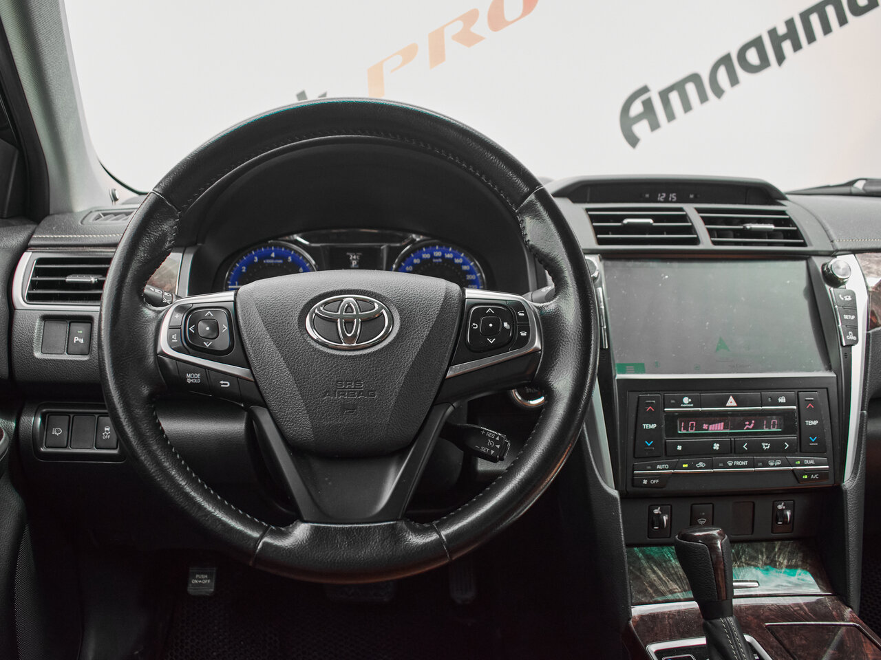 Купить Toyota Camry 2.5 AT (181 л.с.), 2016 в Екатеренбурге
