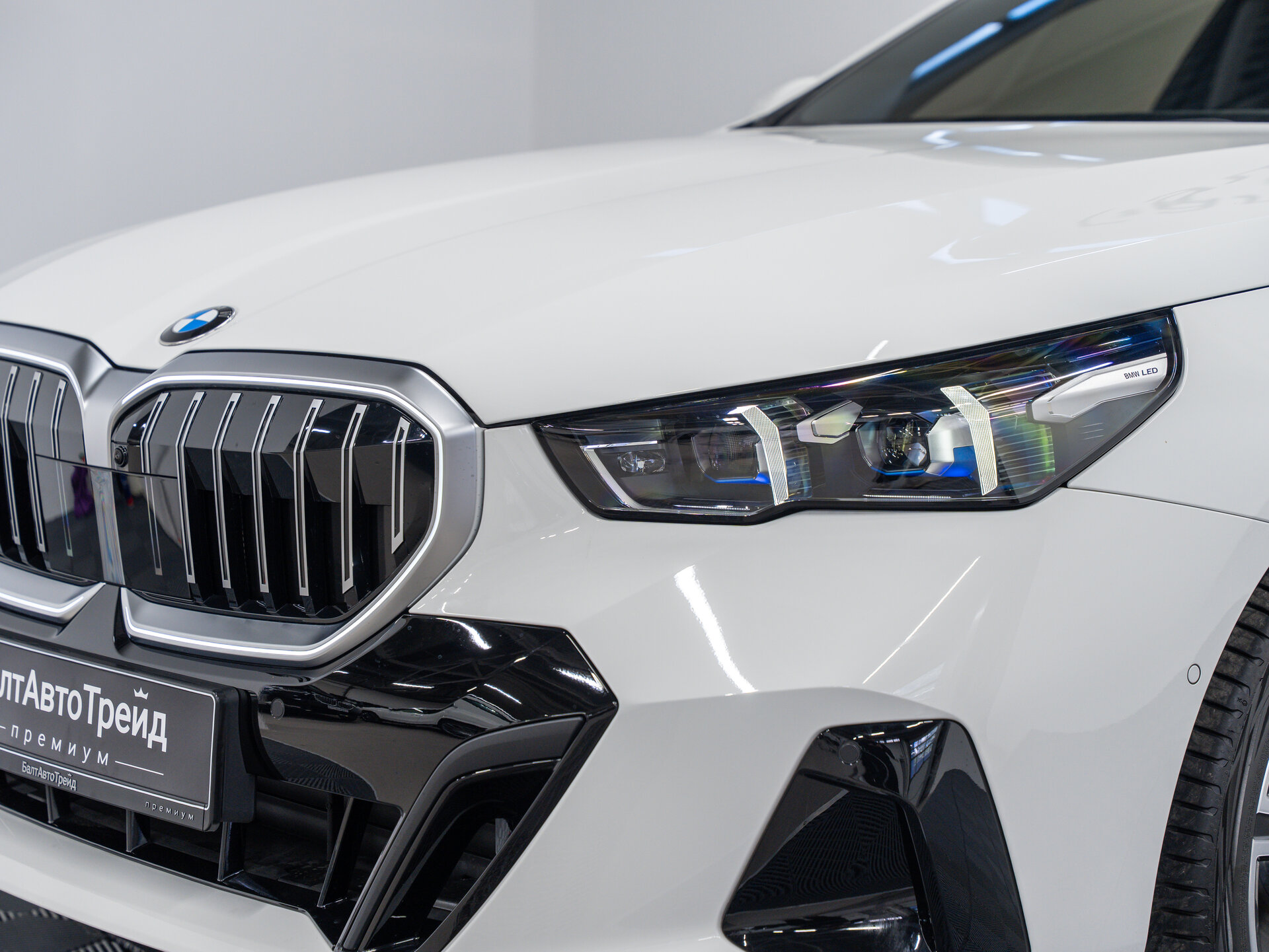 Автомобиль BMW 5 серии 530i xDrive 2.0 AT (258 л.с.) 4WD - 2
