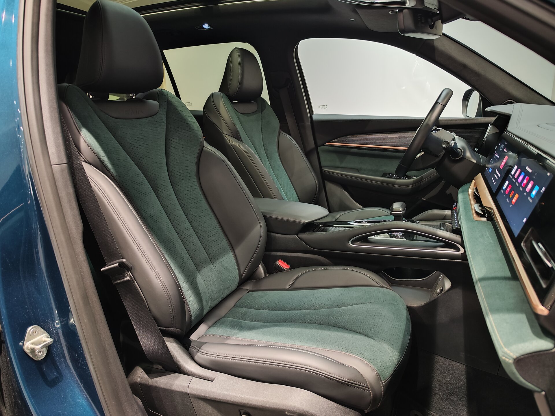 Автомобиль Geely Monjaro 2.0 AT (238 л.с.) 4WD - 13