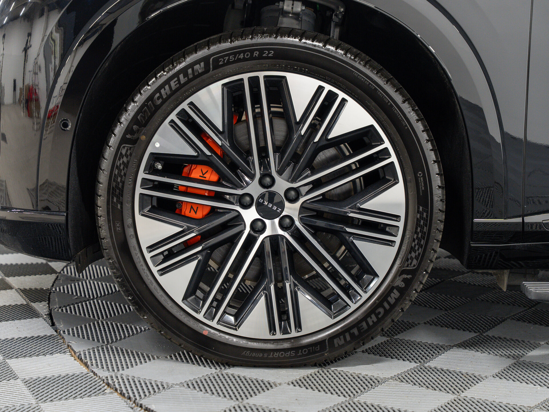Автомобиль Zeekr 8X 70 kWh 2.0hyb AT (898 л.с.) 4WD - 3