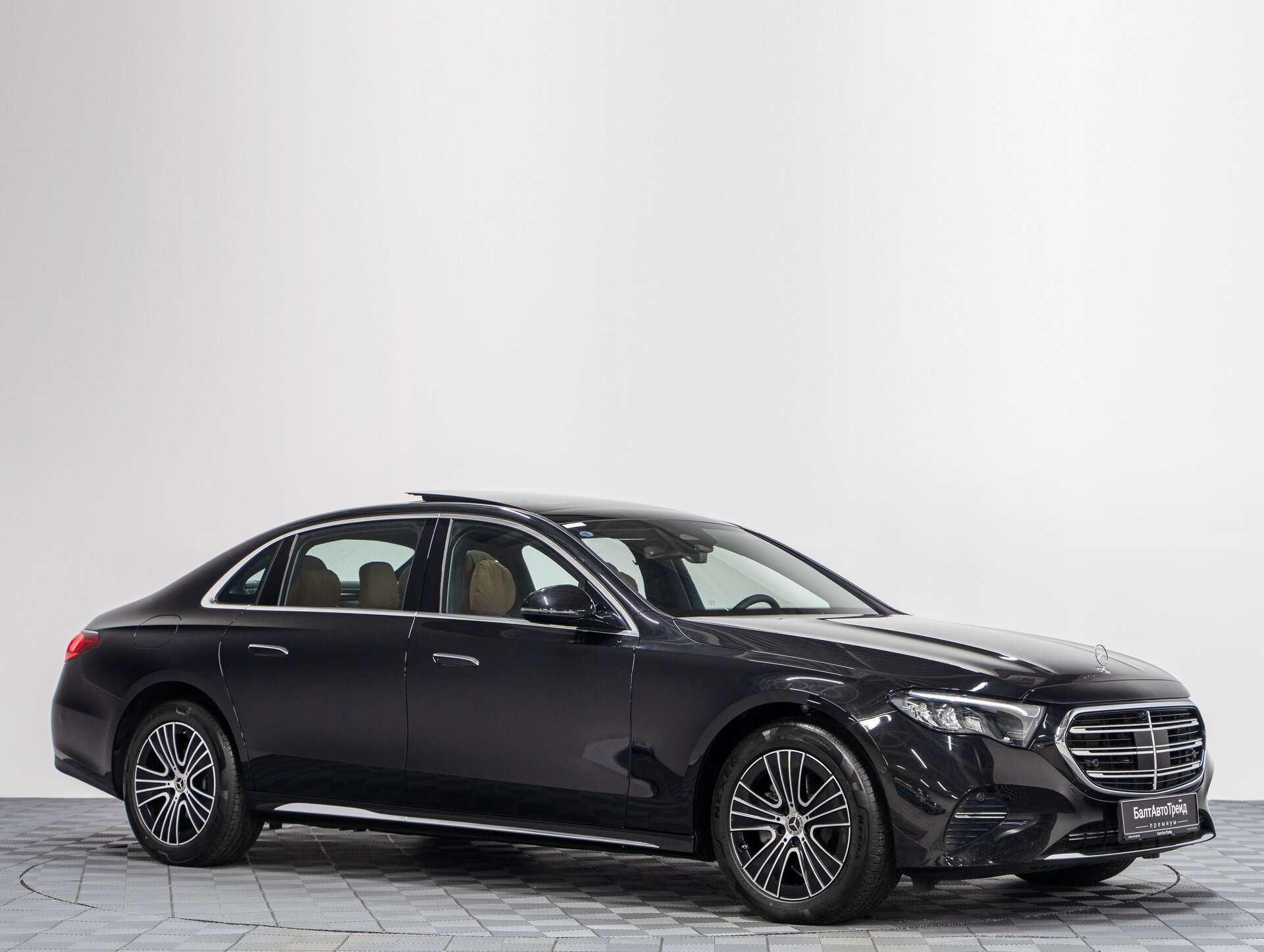 Автомобиль Mercedes-Benz E-Класс 260 L 2.0 AT (204 л.с.) 4WD - 5