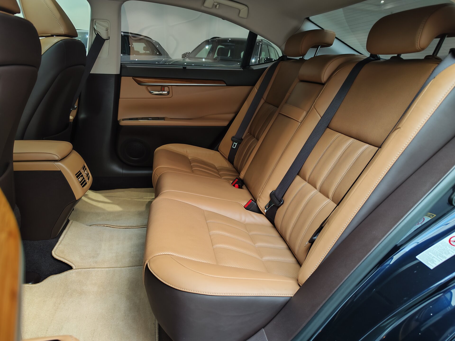 Автомобиль Lexus ES 200 2.0 AT (150 л.с.) - 9