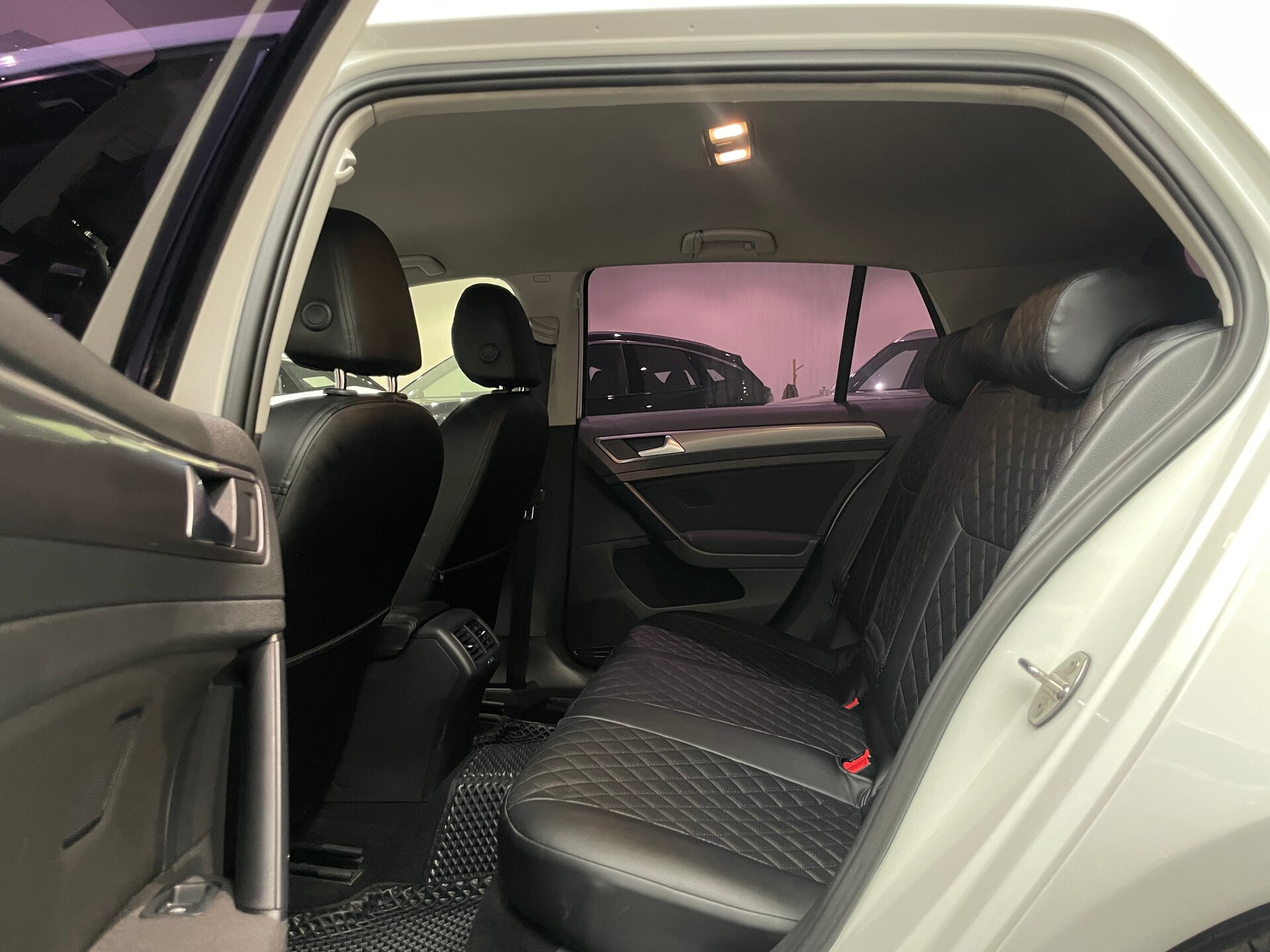 Автомобиль Volkswagen Golf 1.4 AMT (122 л.с.) - 9