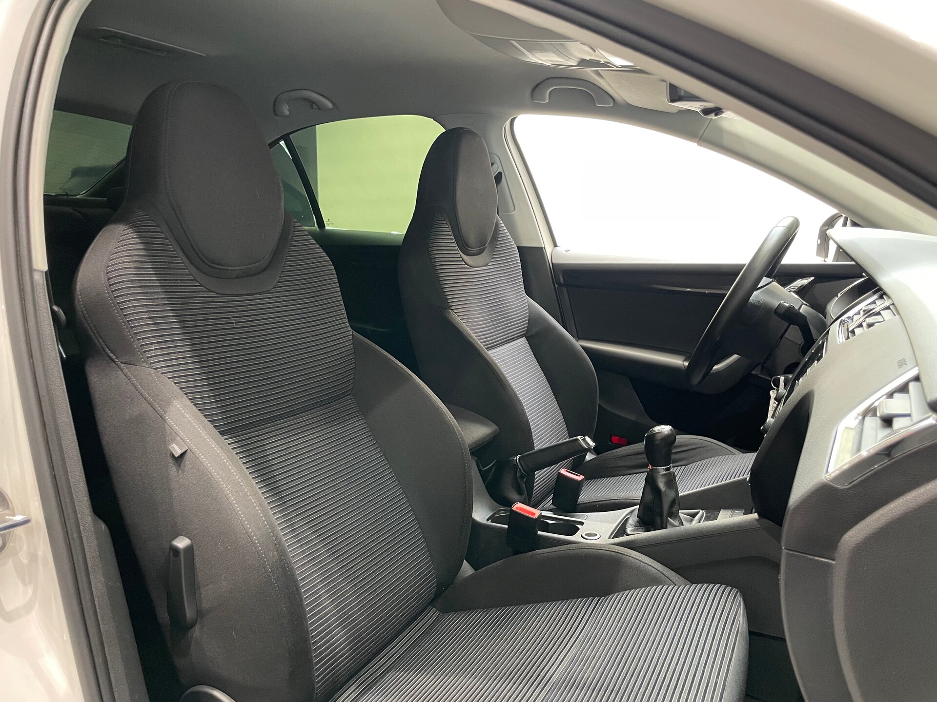 Автомобиль Skoda Octavia 1.6 MT (110 л.с.) - 12
