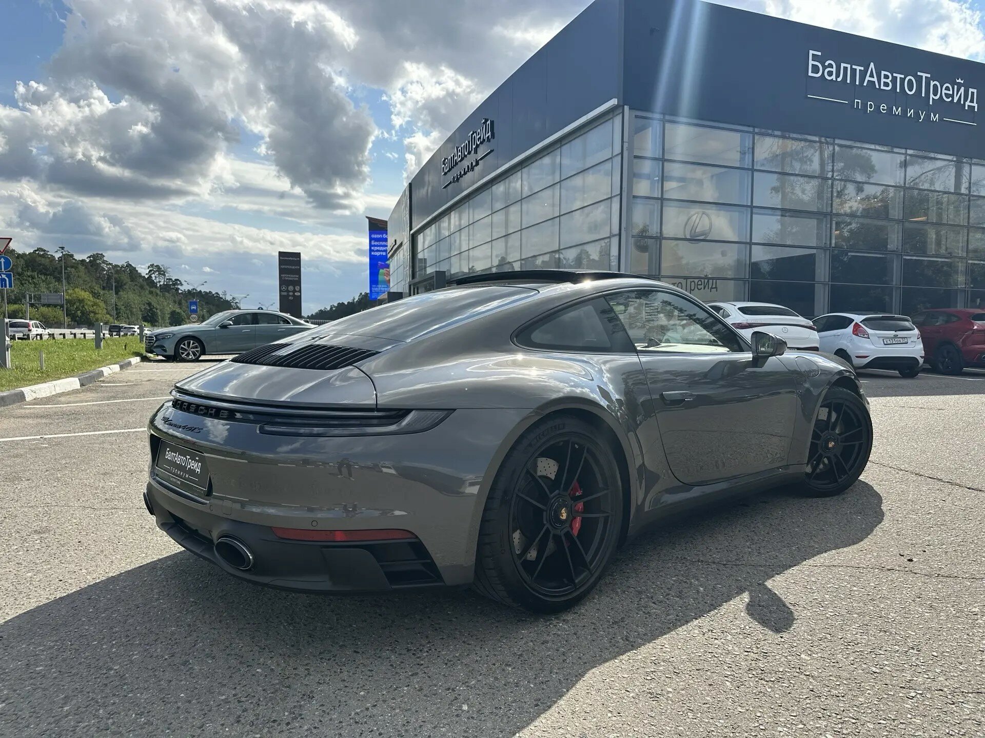 Автомобиль Porsche 911 Carrera 4 GTS 3.0 AMT (480 л.с.) 4WD - 2