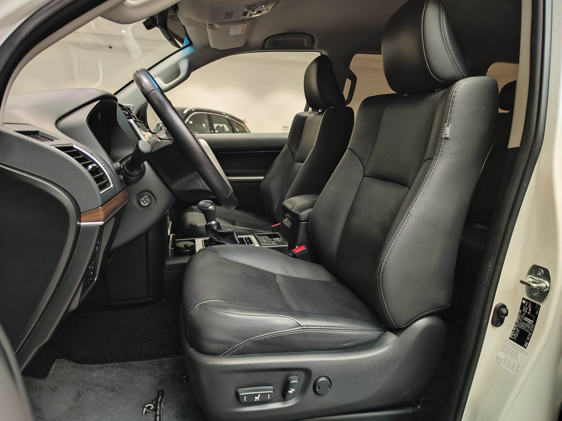 Автомобиль Toyota Land Cruiser Prado 4.0 AT (249 л.с.) 4WD - 8