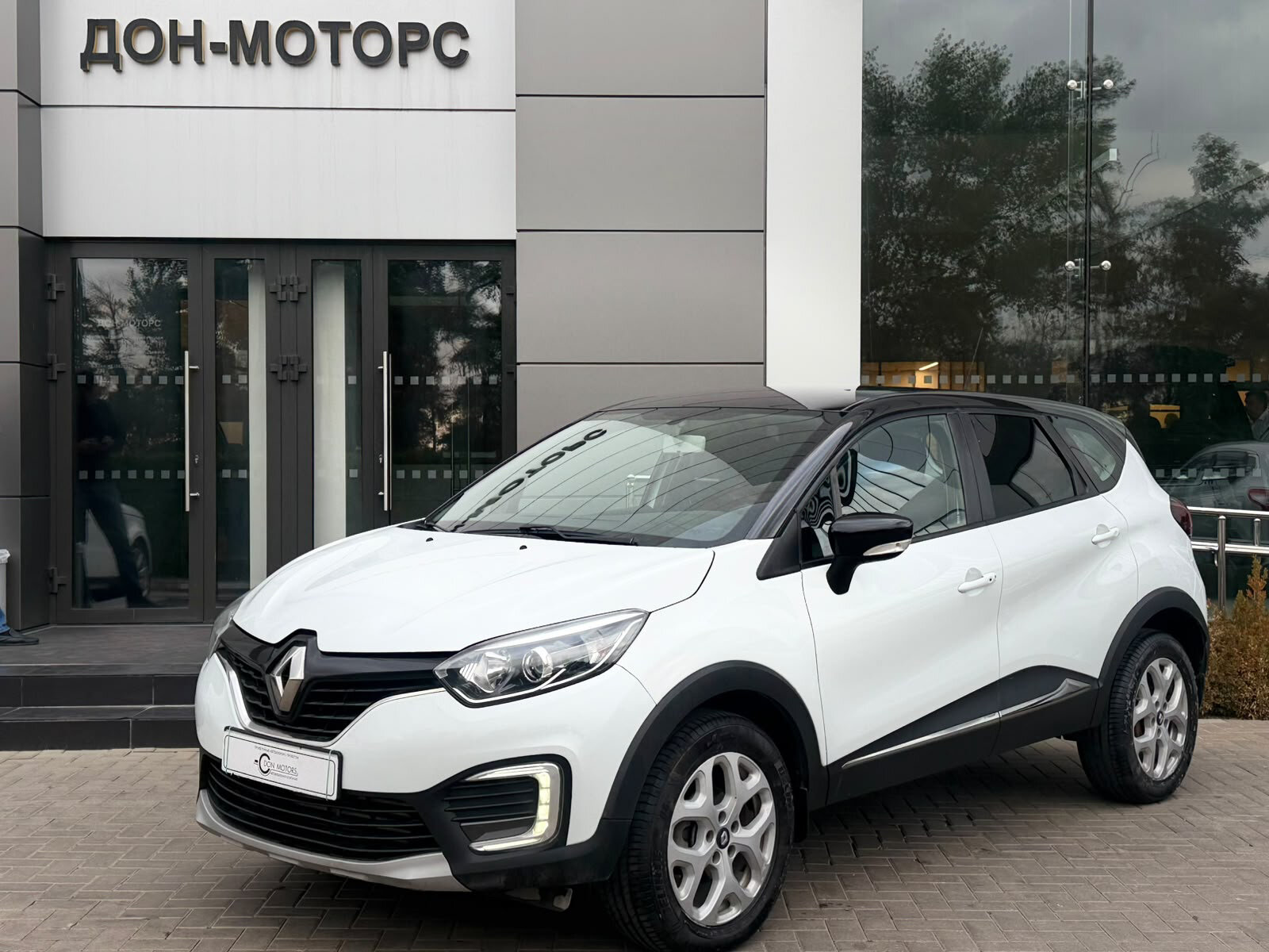 Renault Kaptur 1.6 CVT (114 л.с.) 2016