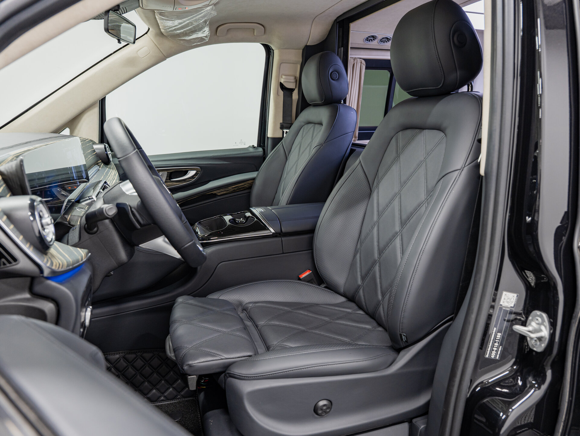 Автомобиль Mercedes-Benz V-Класс 300 экстра длинный 2.0 AT (231 л.с.) - 14