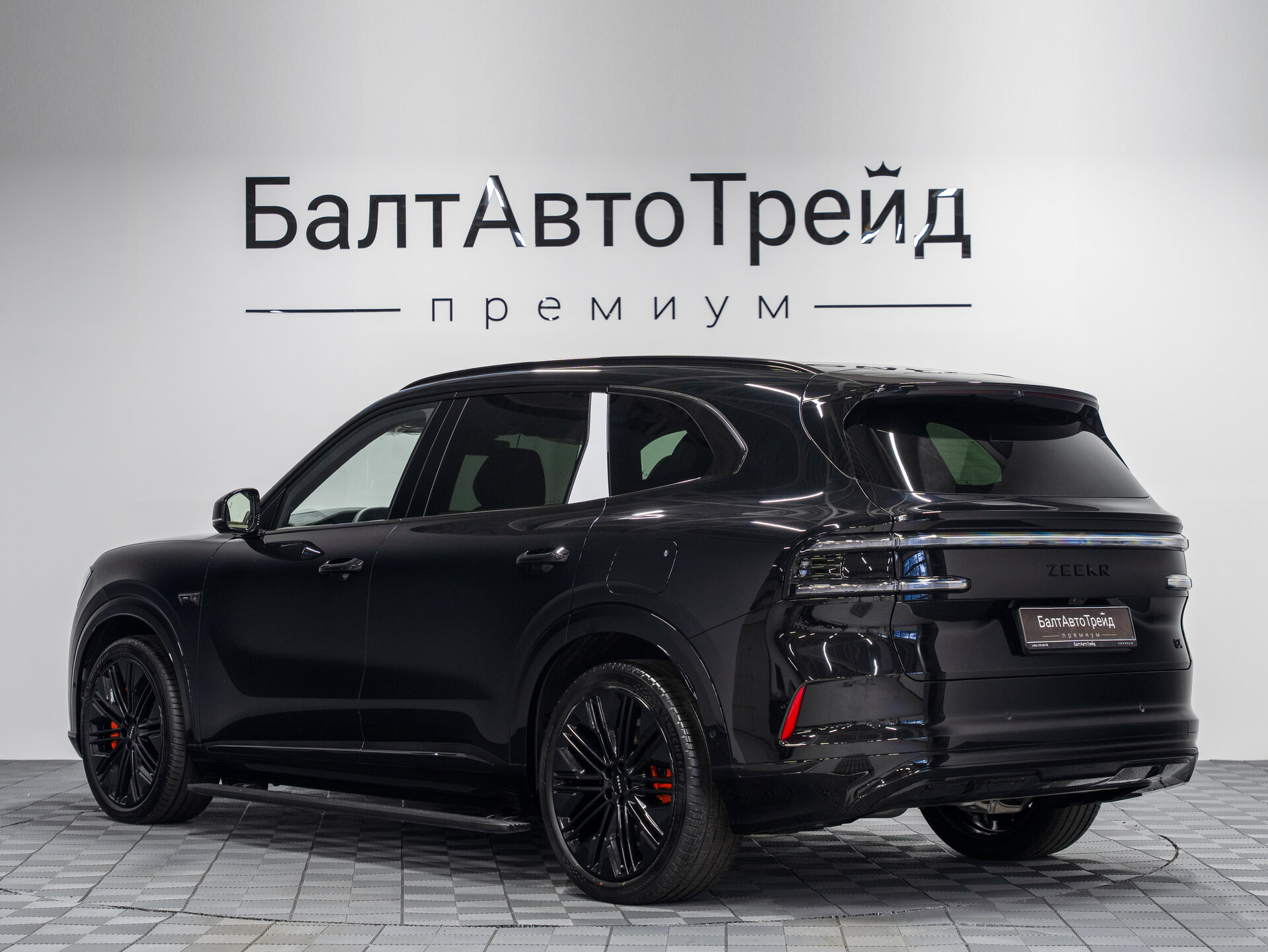 Автомобиль Zeekr 8X 70 kWh 2.0hyb AT (898 л.с.) 4WD - 10