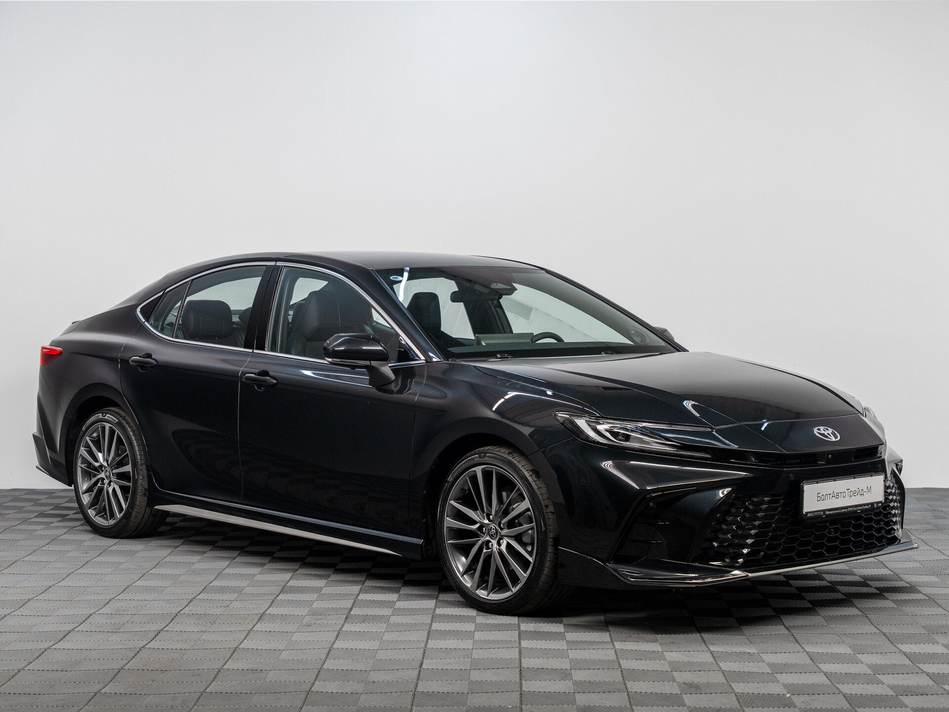 Автомобиль Toyota Camry 2.0hyb CVT (231 л.с.) - 3