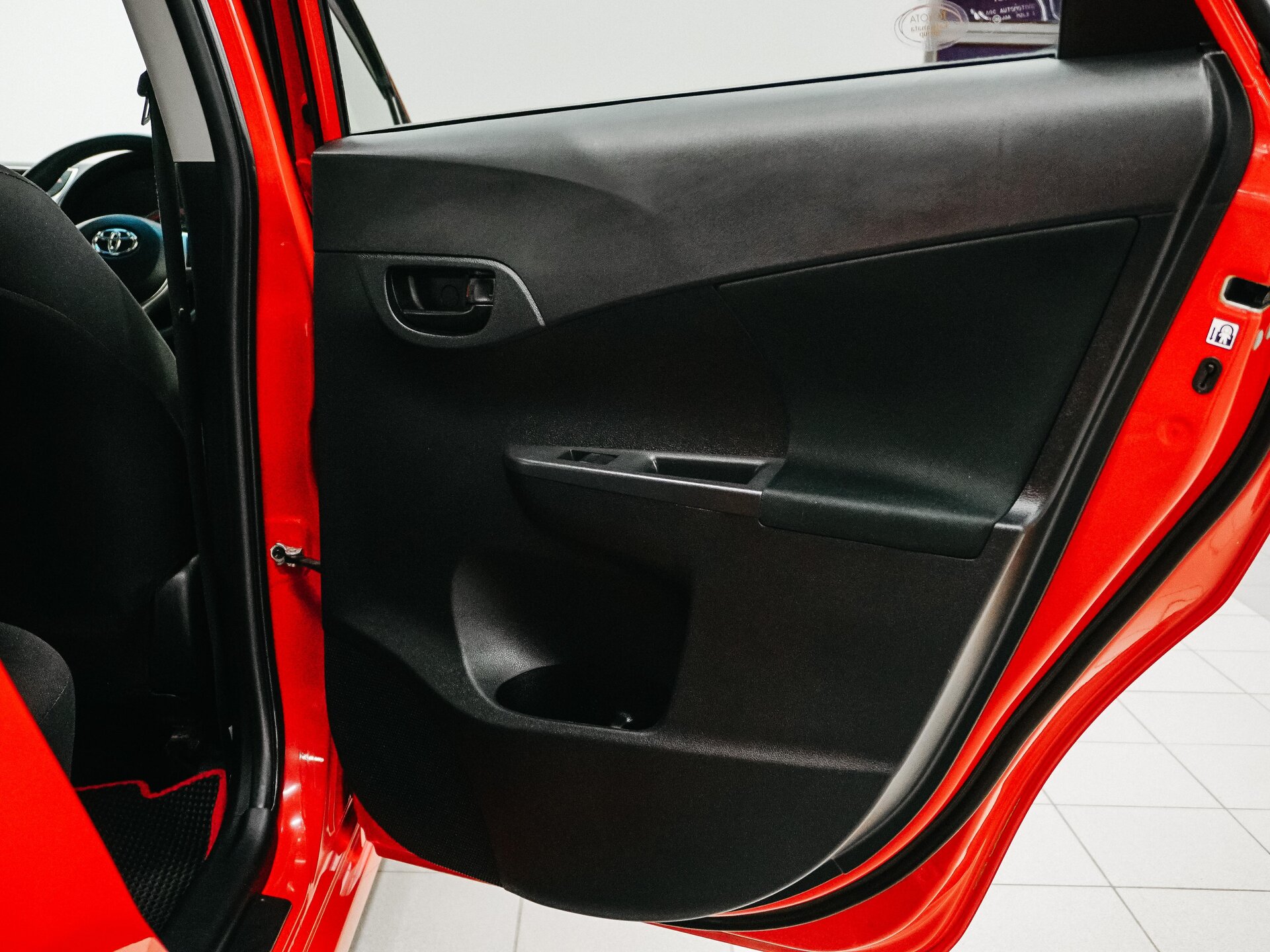 Toyota Ractis 2015 23