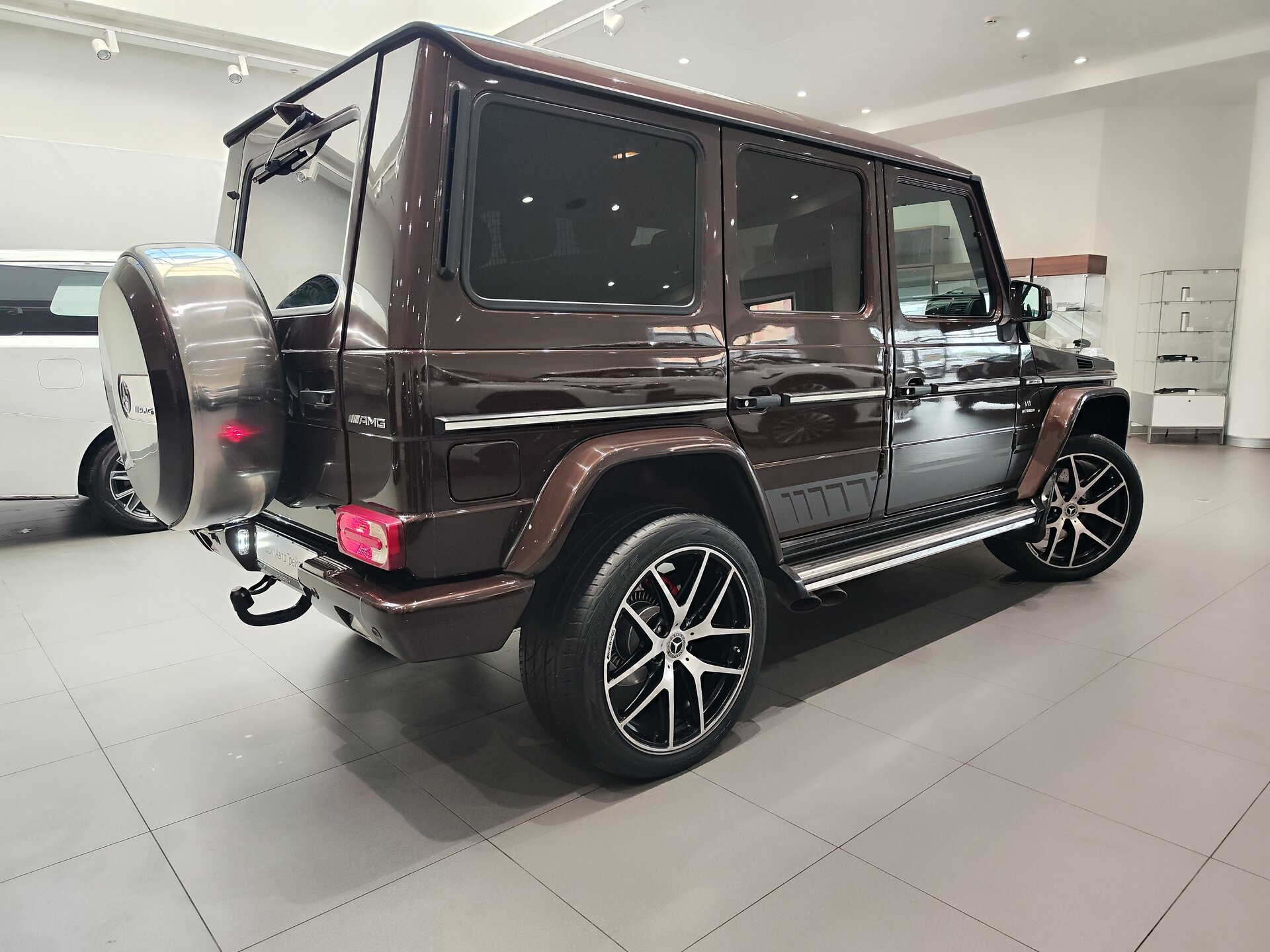 Автомобиль Mercedes-Benz G-Класс AMG 63 AMG 5.5 AT (571 л.с.) 4WD - 6