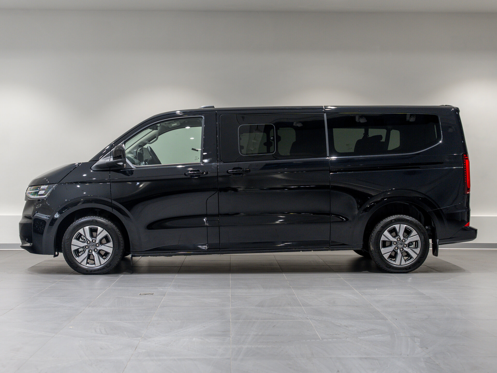 Автомобиль Volkswagen Caravelle 2.0d AT (170 л.с.) 4WD - 3