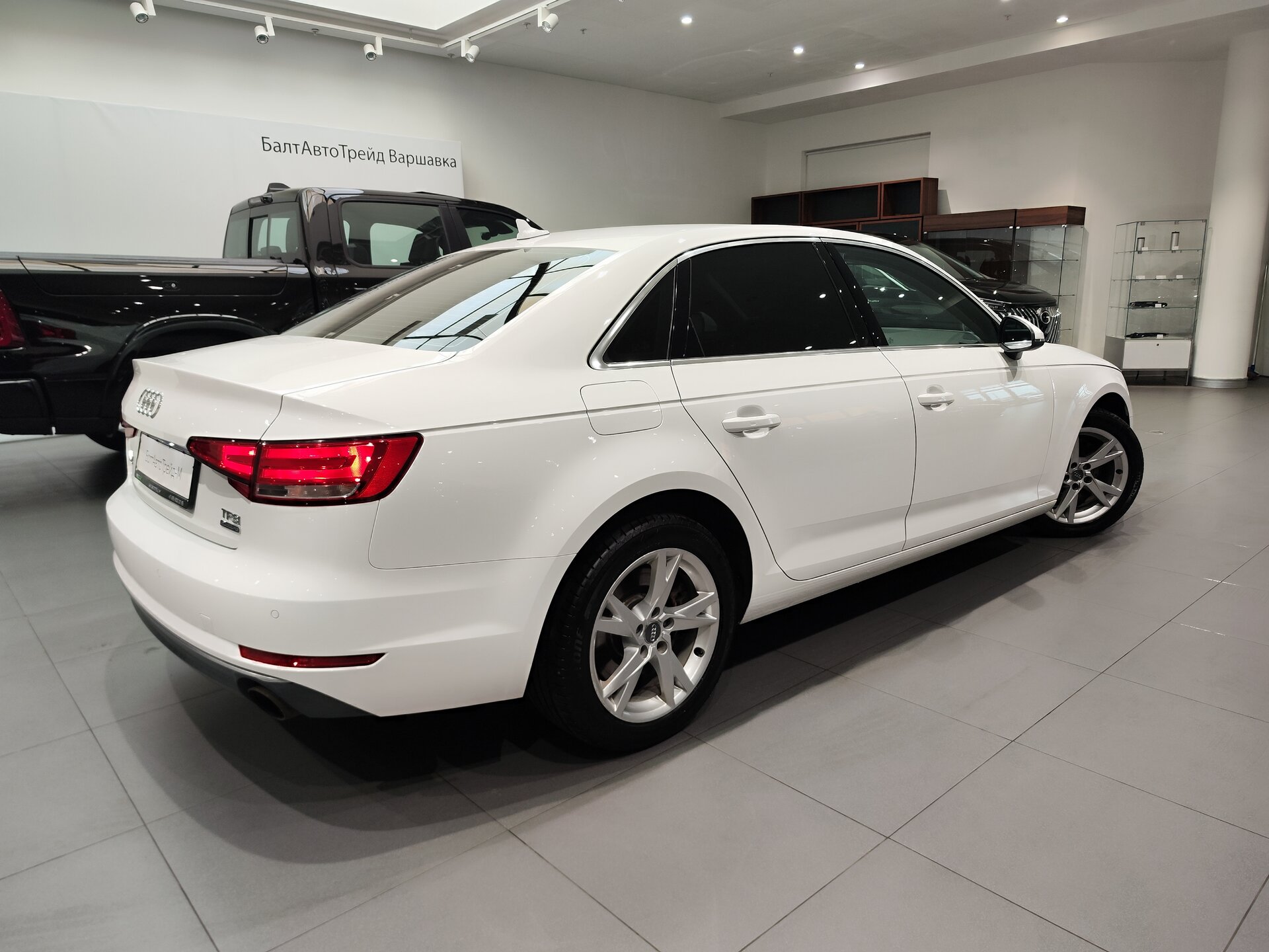 Автомобиль Audi A4 2.0 AMT (249 л.с.) 4WD - 6