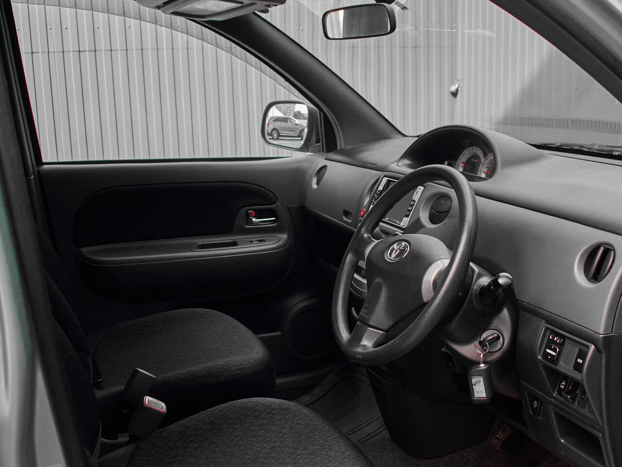 Купить Toyota Sienta 1.5 CVT (110 л.с.), 2012 в Екатеренбурге