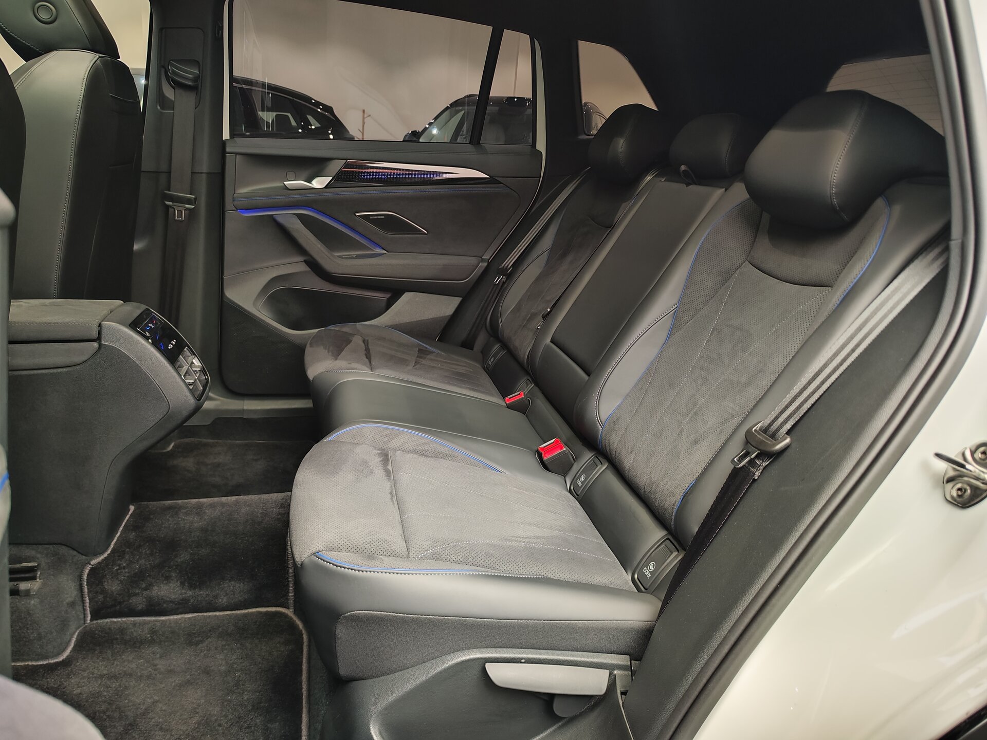 Автомобиль Volkswagen Tiguan L Pro 2.0 AMT (220 л.с.) 4WD - 8