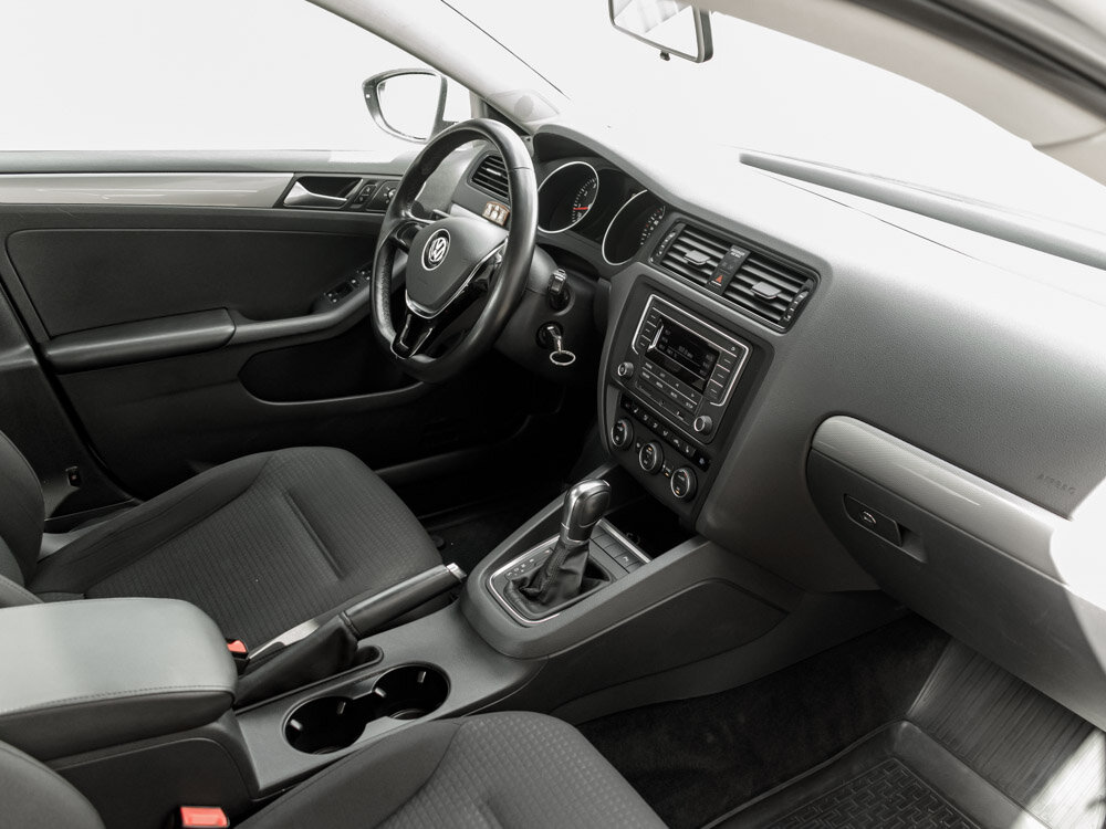 Купить Volkswagen Jetta 1.6 AT (110 л.с.), 2016 в Екатеренбурге