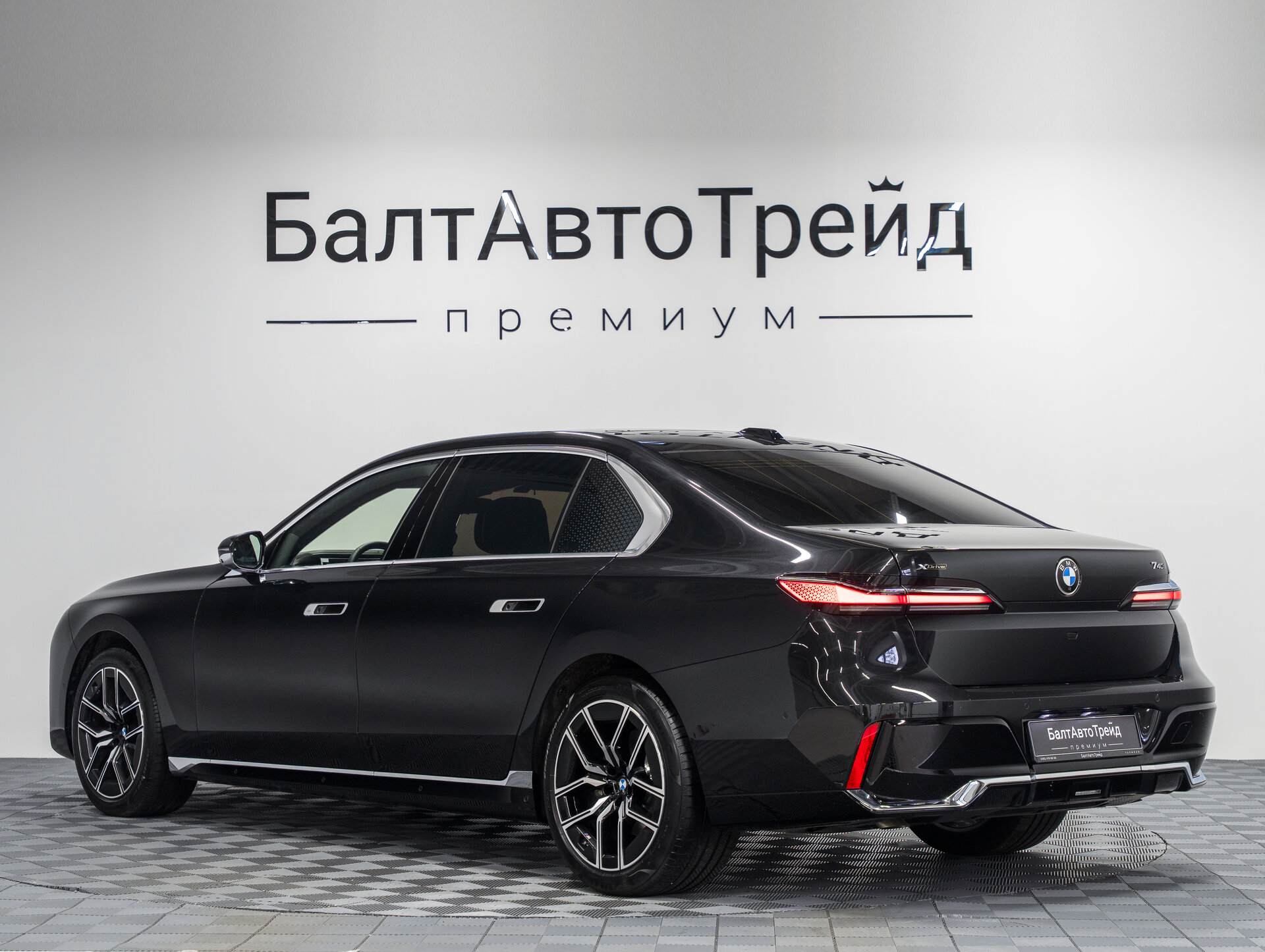 Автомобиль BMW 7 серии 740i xDrive 3.0 AT (380 л.с.) 4WD - 11