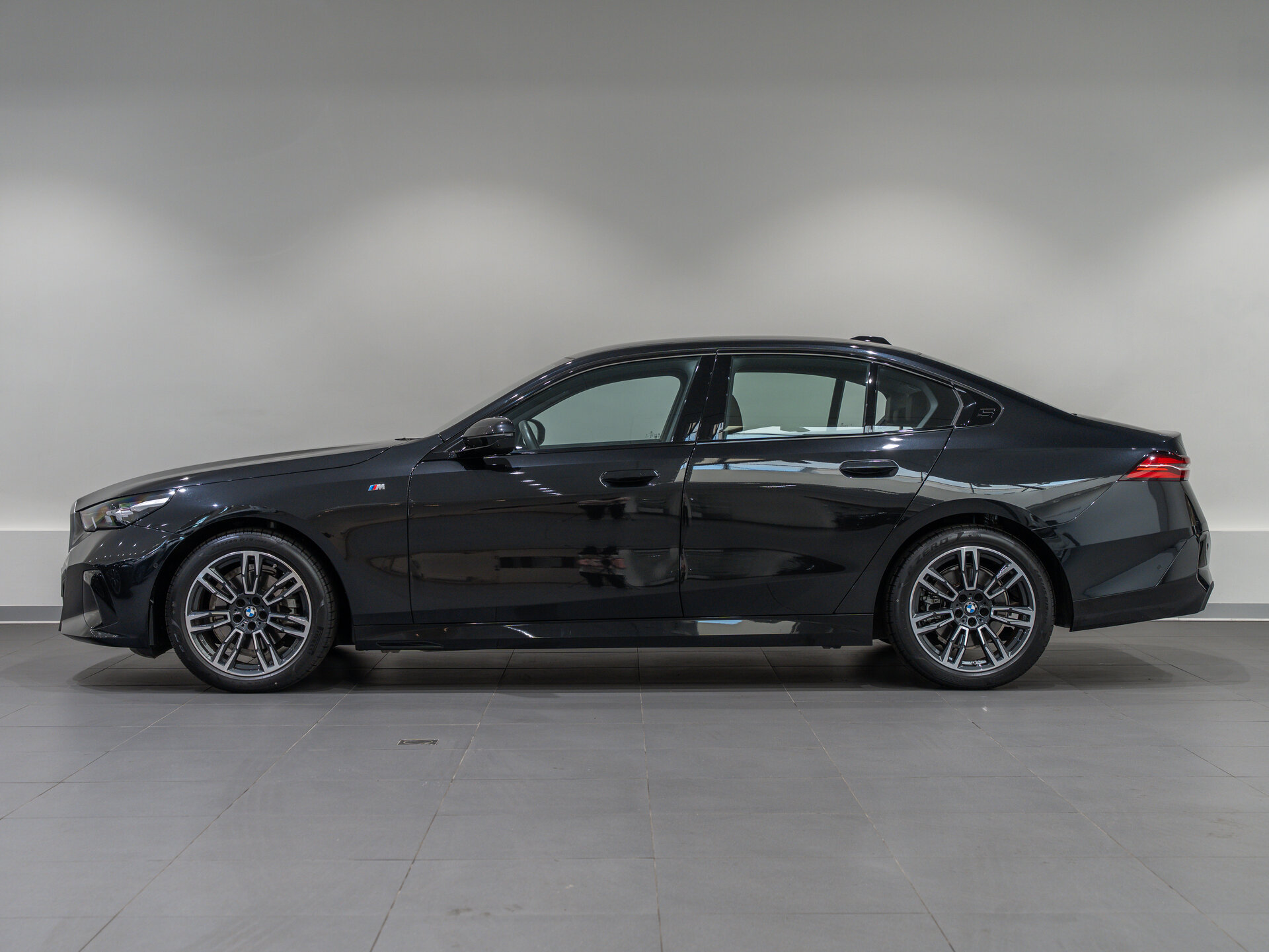 Автомобиль BMW 5 серии 520i 2.0 AT (190 л.с.) - 8