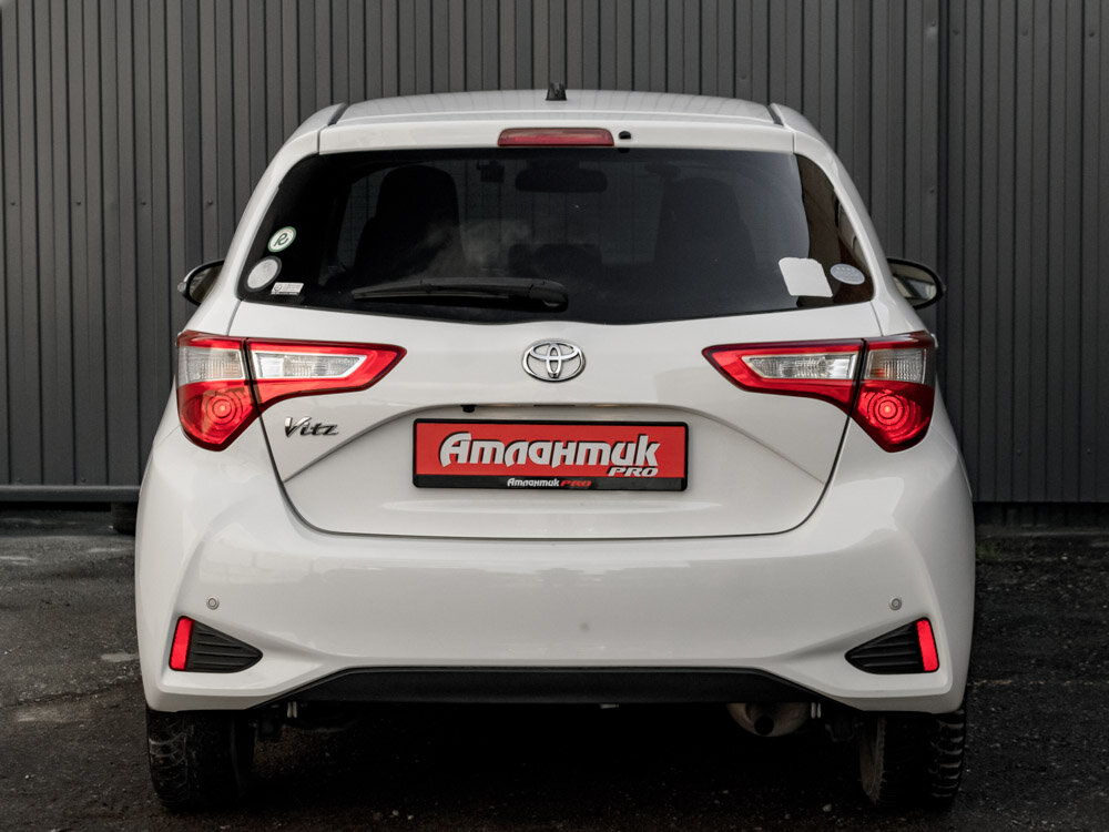 Купить Toyota Vitz 1.0 CVT (69 л.с.), 2019 в Екатеренбурге