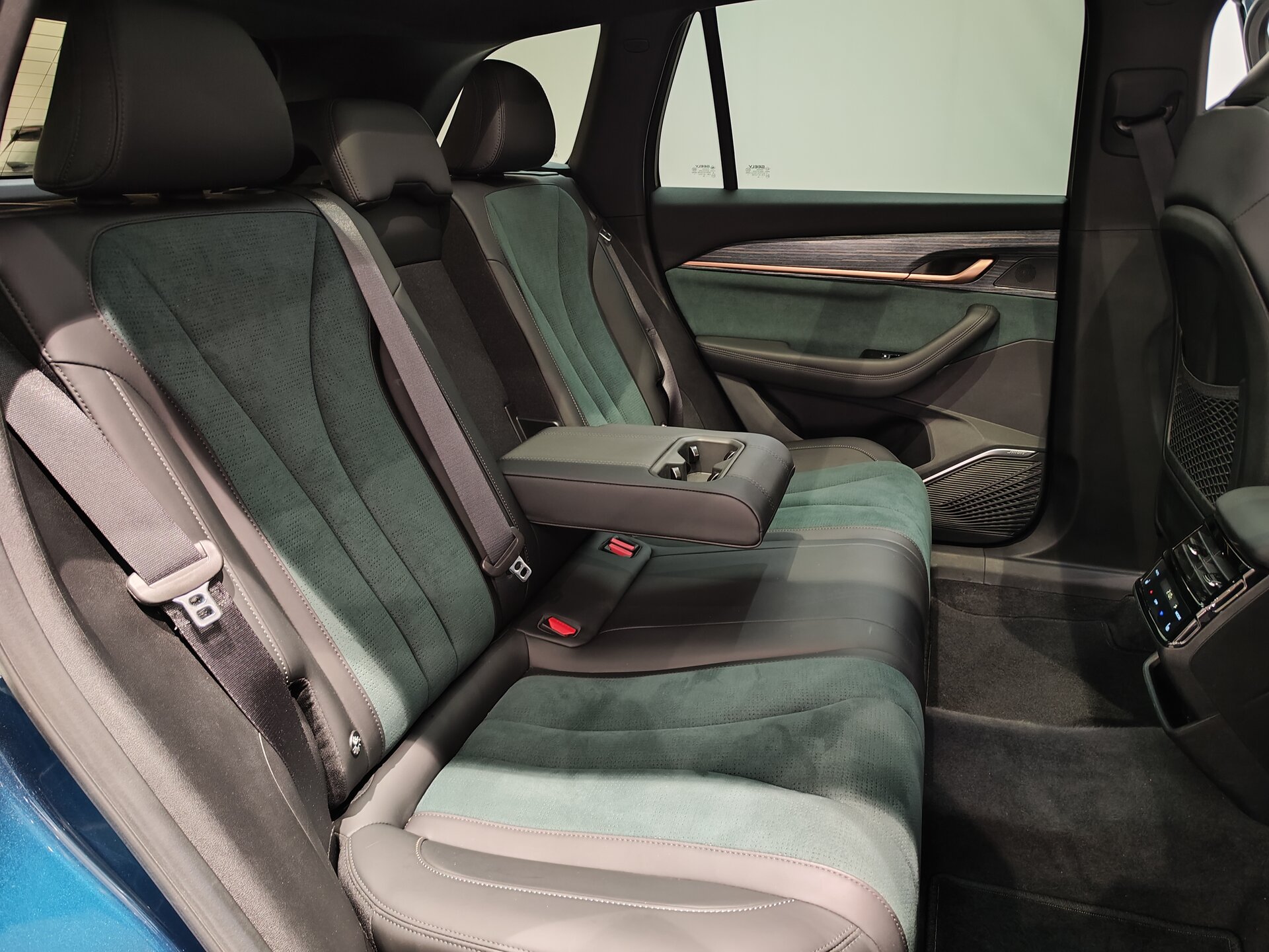 Автомобиль Geely Monjaro 2.0 AT (238 л.с.) 4WD - 14