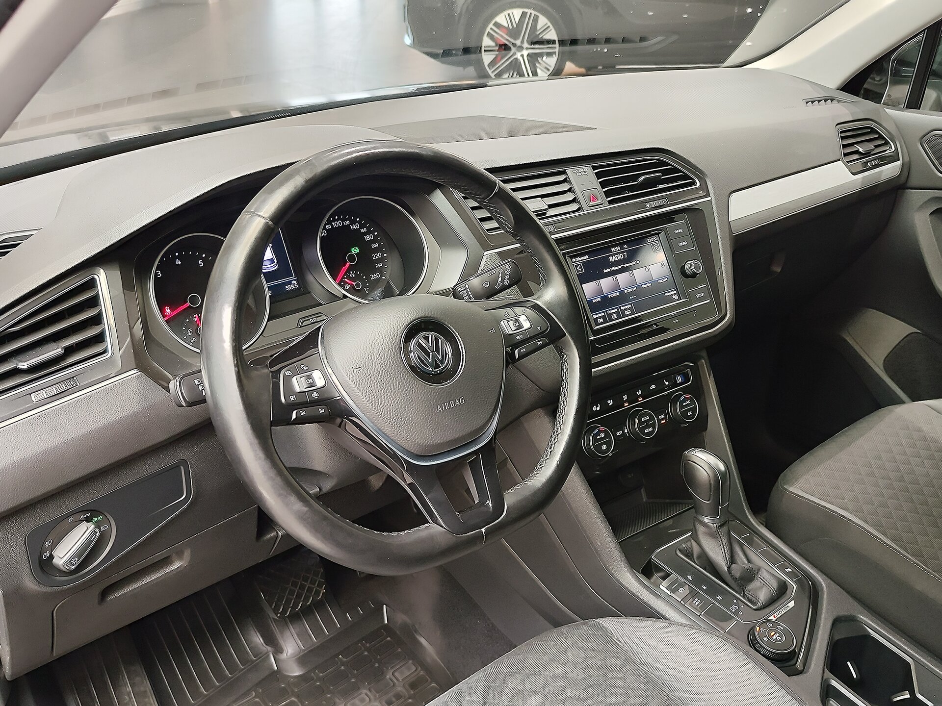 Автомобиль Volkswagen Tiguan 1.4 AMT (150 л.с.) 4WD - 7
