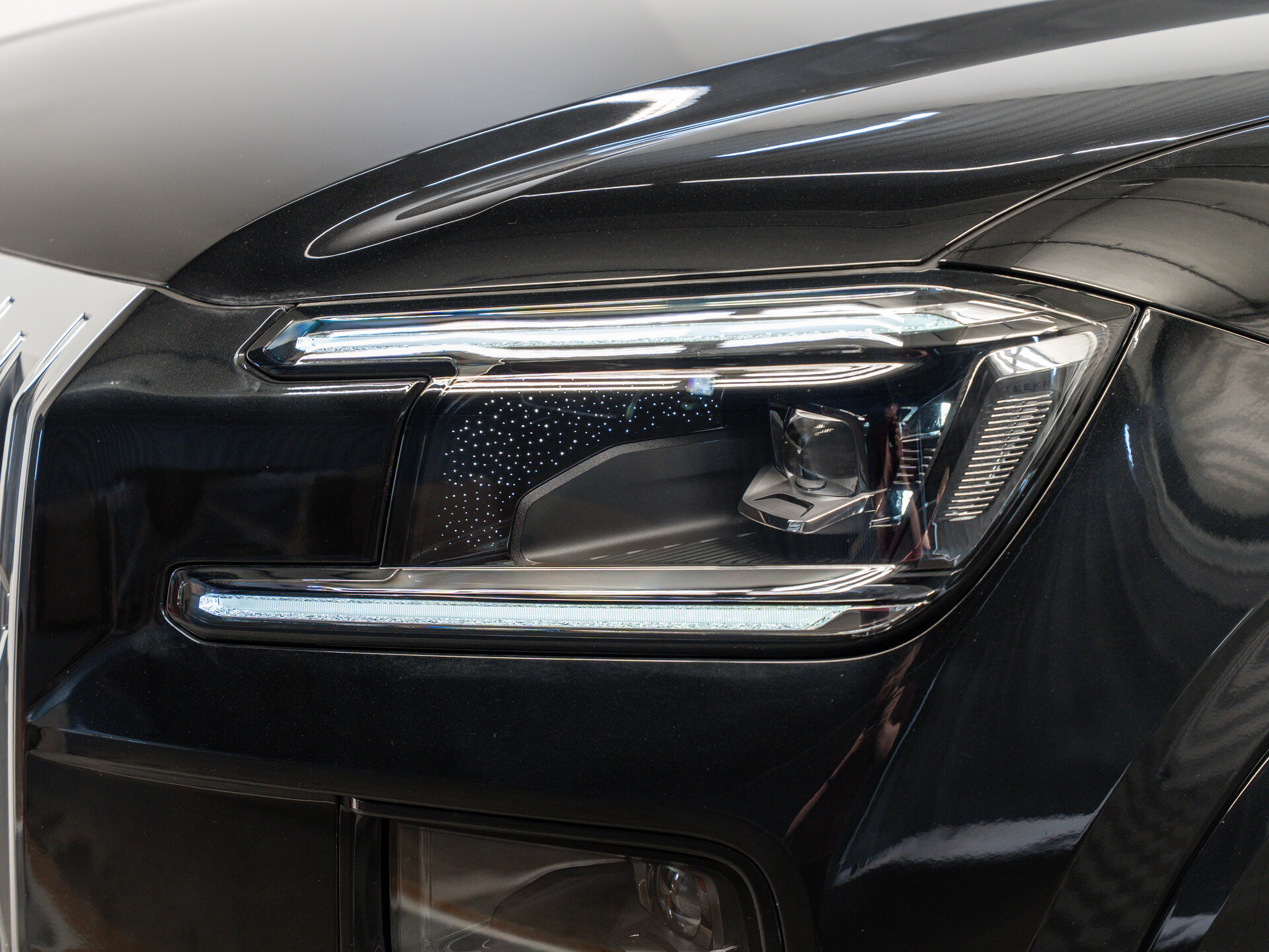 Автомобиль Zeekr 8X 55 kWh 2.0hyb AT (898 л.с.) 4WD - 10