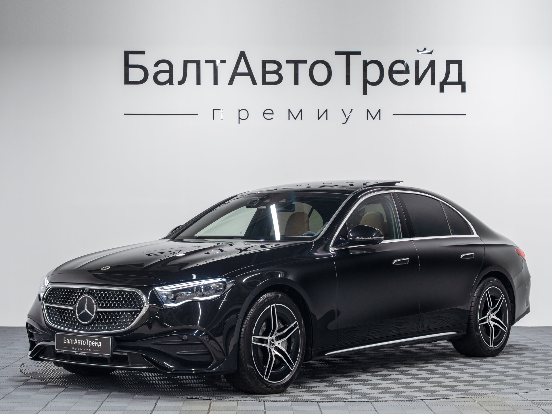 Автомобиль Mercedes-Benz E-Класс 300 2.0 AT (258 л.с.) 4WD - 1