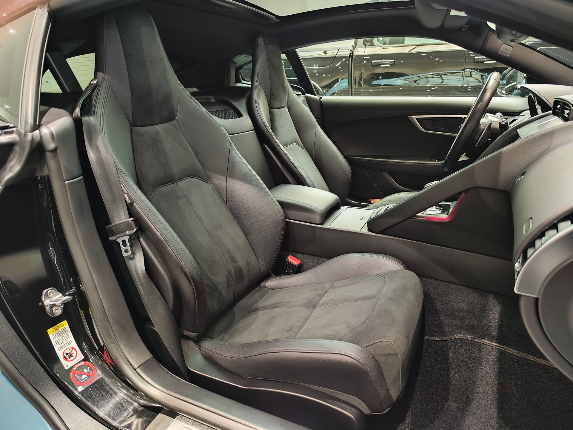 Автомобиль Jaguar F-Type 2.0 AT (300 л.с.) - 11