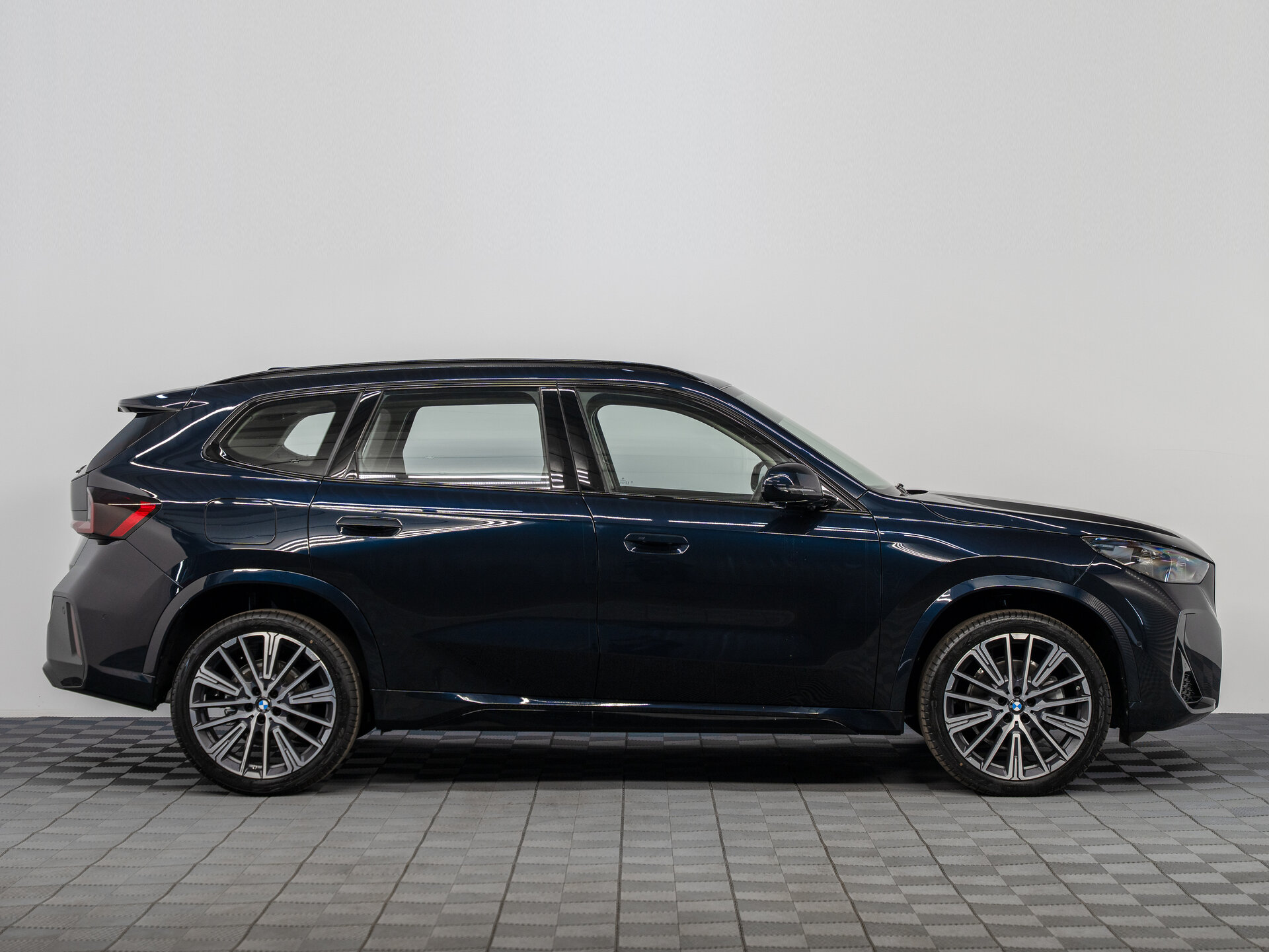 Автомобиль BMW X1 25Li xDrive 2.0 AMT (204 л.с.) 4WD - 4