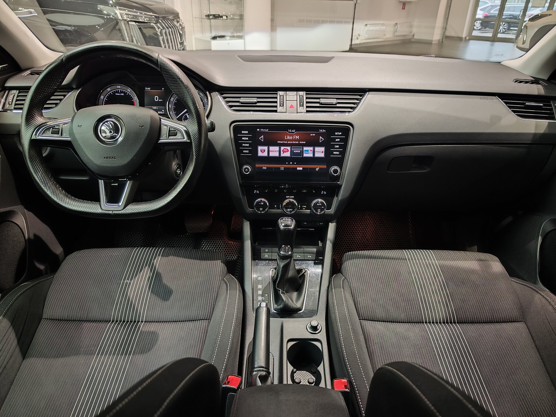 Автомобиль Skoda Octavia 1.8 AMT (180 л.с.) - 15