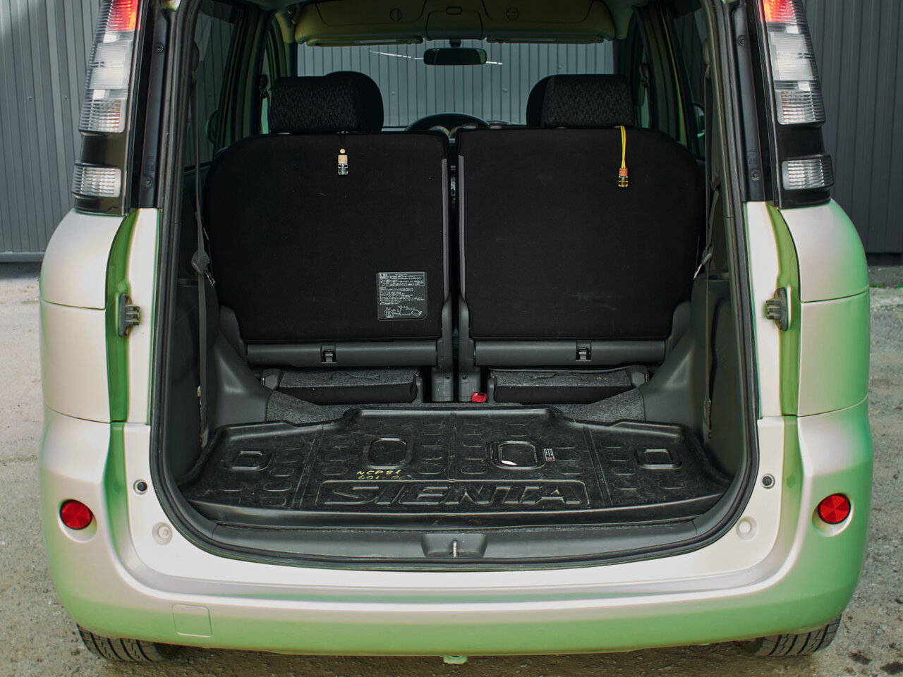 Купить Toyota Sienta 1.5 CVT (110 л.с.), 2012 в Екатеренбурге