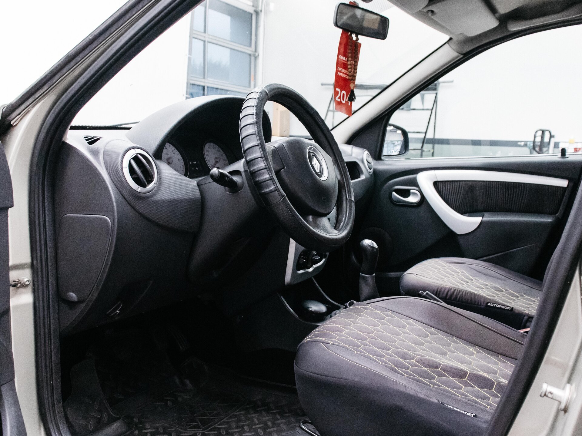 Renault Logan 2010 10