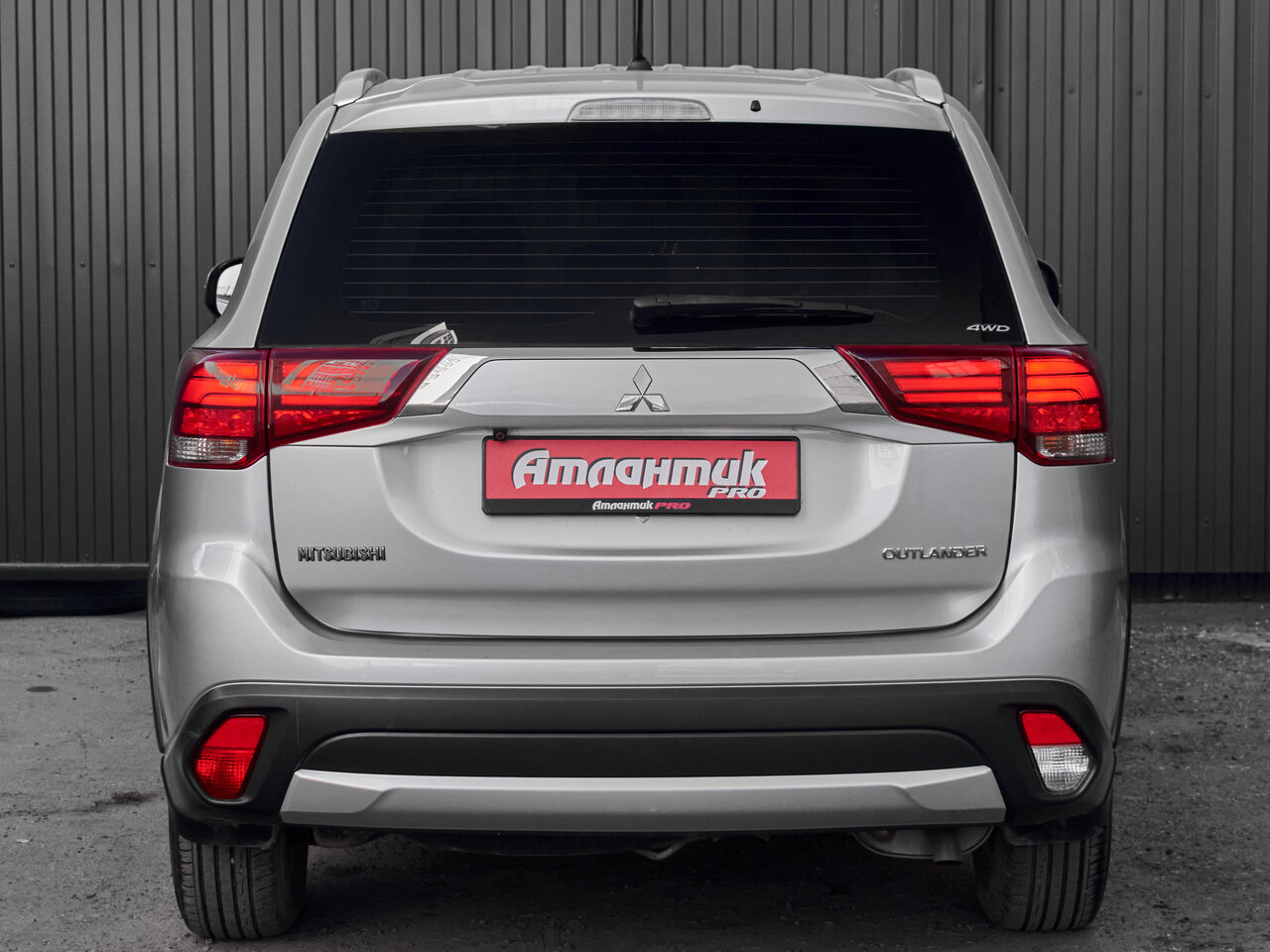 Купить Mitsubishi Outlander 2.0 CVT (146 л.с.) 4WD, 2016 в Екатеренбурге