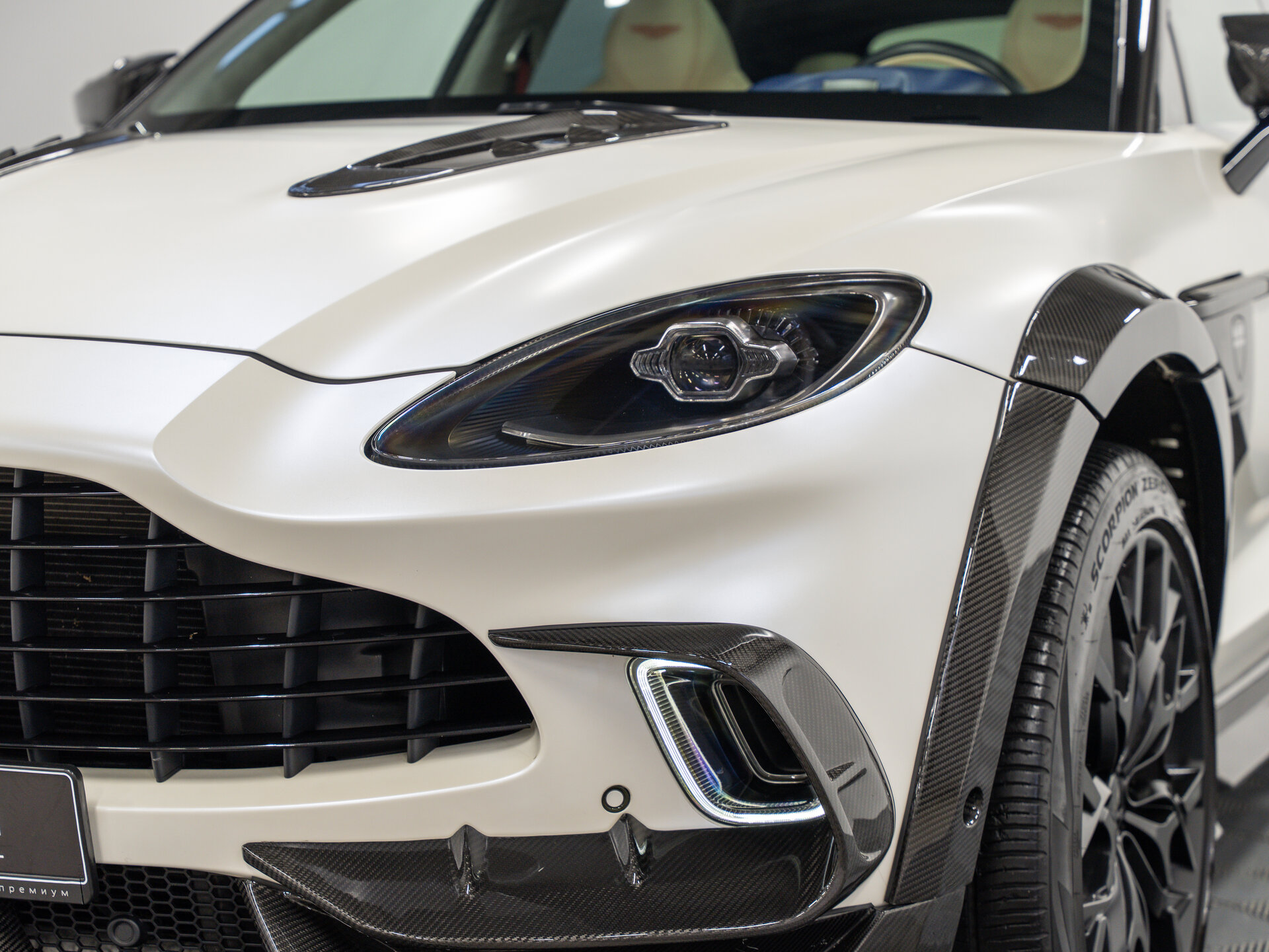 Автомобиль Aston Martin DBX 4.0 AT (550 л.с.) 4WD - 2