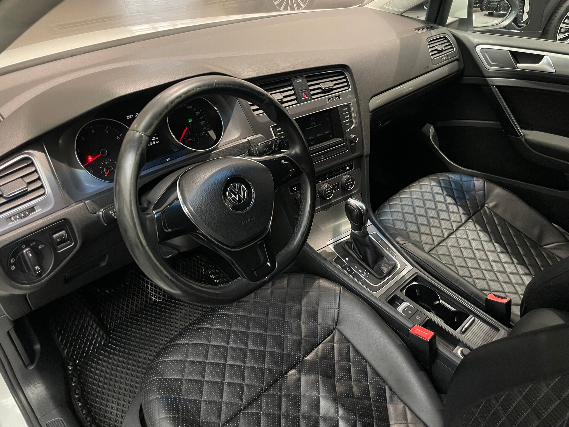 Автомобиль Volkswagen Golf 1.4 AMT (122 л.с.) - 7