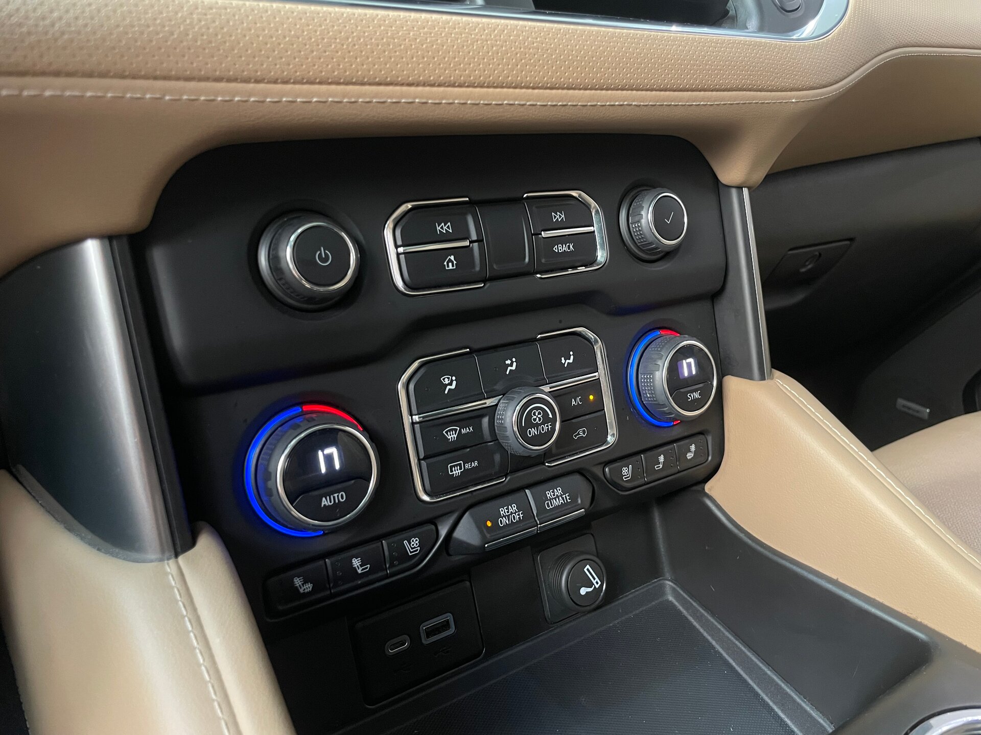 Автомобиль Chevrolet Tahoe 5.3 AT (360 л.с.) 4WD - 18