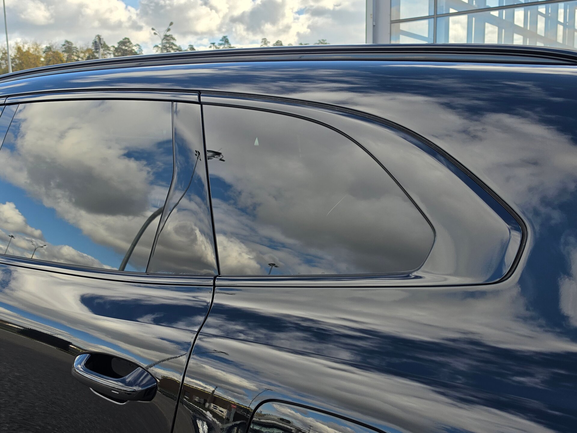 Автомобиль Zeekr 8X 70 kWh 2.0hyb AT (898 л.с.) 4WD - 9