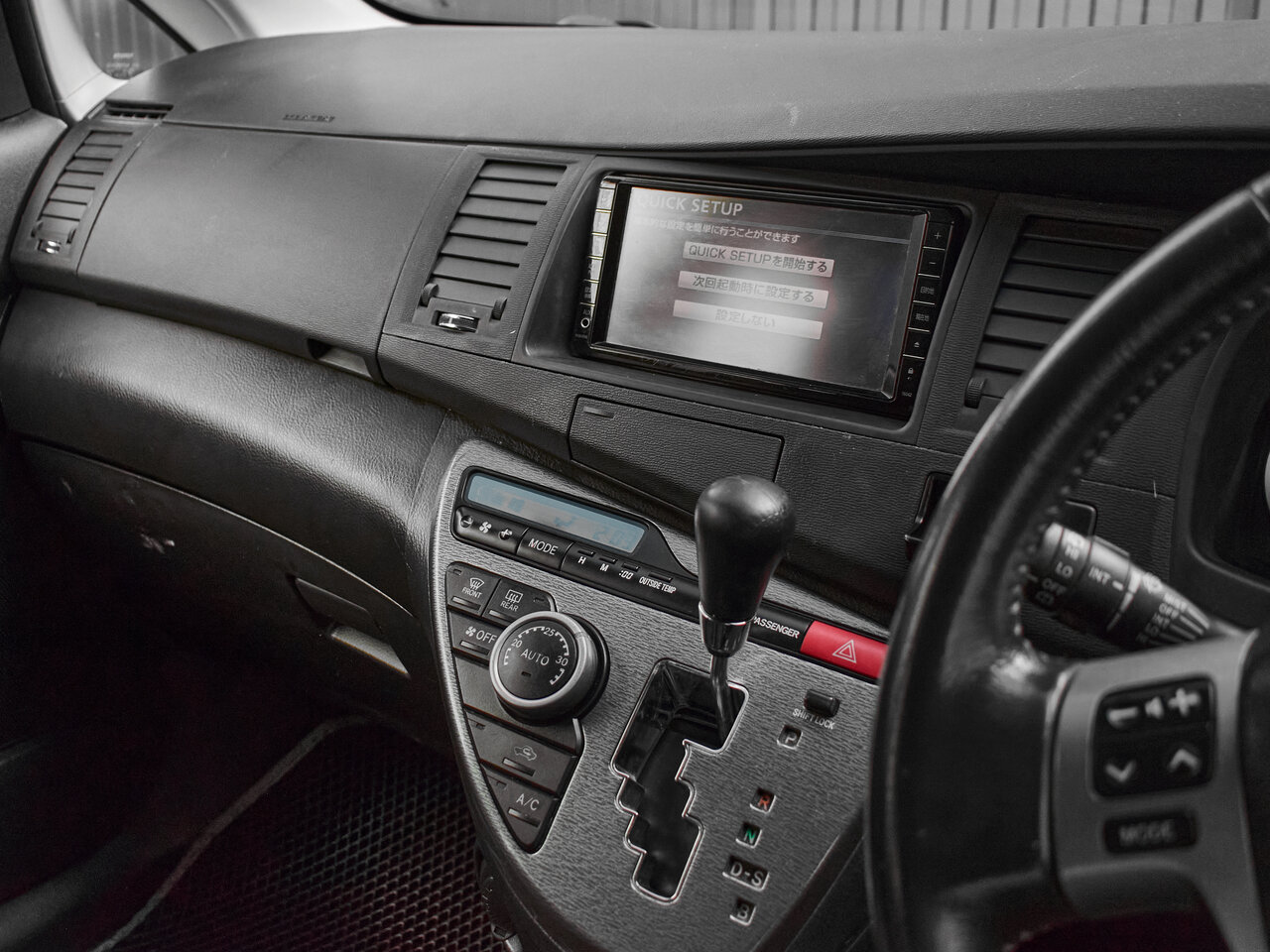 Купить Toyota ISis 1.8 CVT (144 л.с.), 2010 в Екатеренбурге