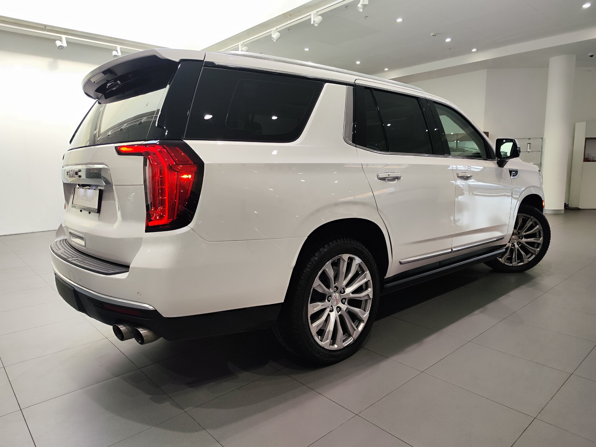Автомобиль GMC Yukon 6.2 AT (426 л.с.) 4WD - 6