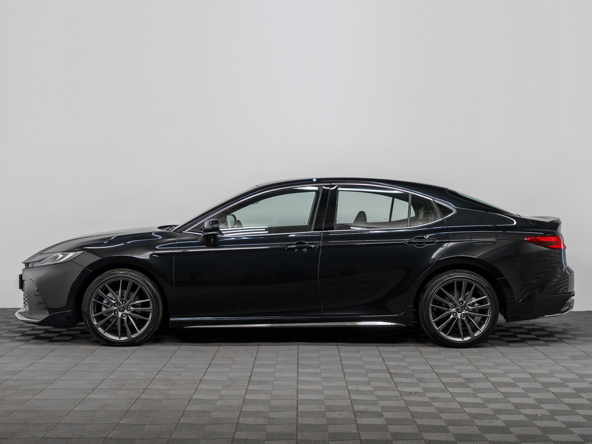Автомобиль Toyota Camry 2.0hyb CVT (231 л.с.) - 8