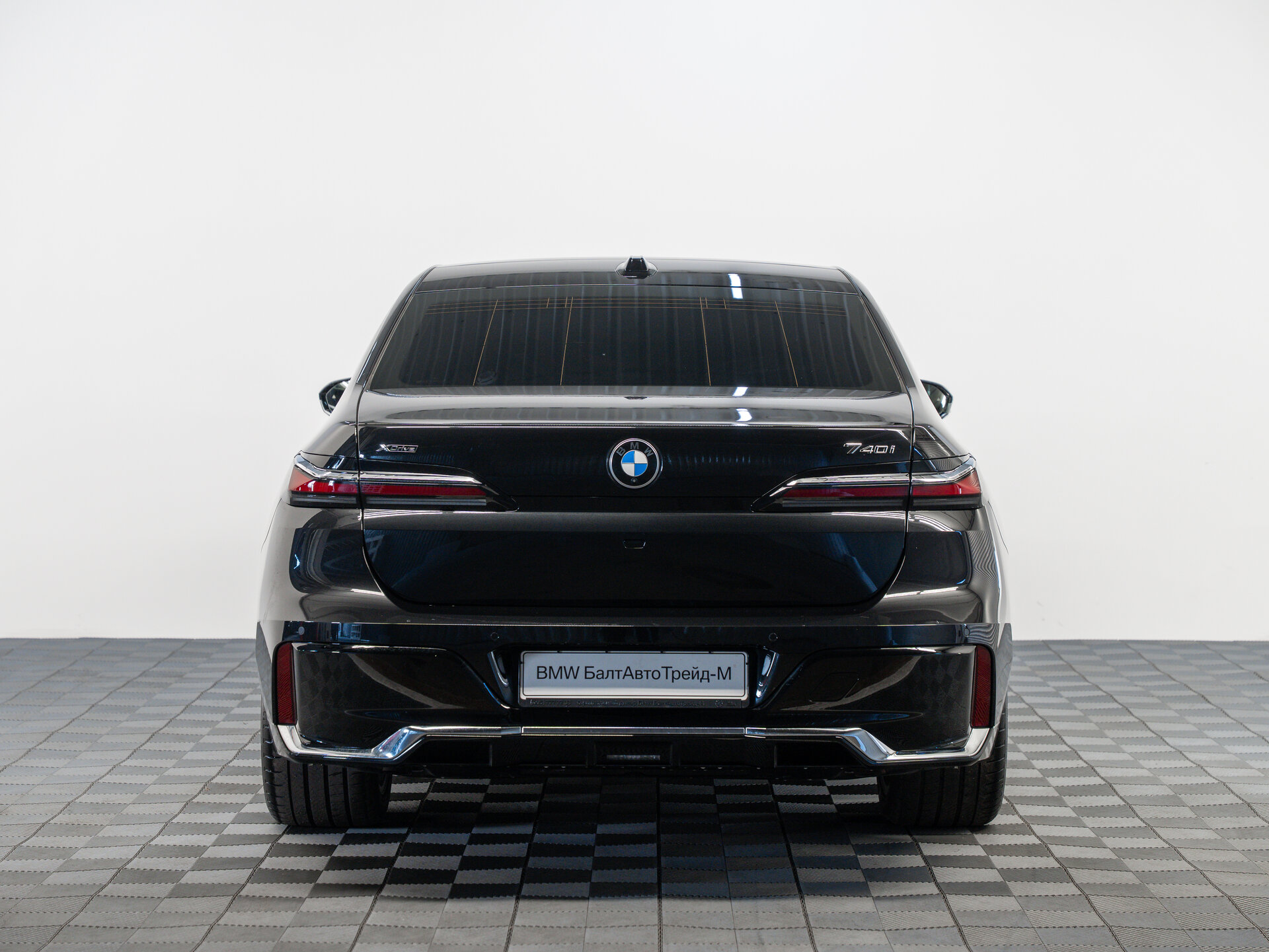 Автомобиль BMW 7 серии 740i xDrive 3.0 AT (380 л.с.) 4WD - 5