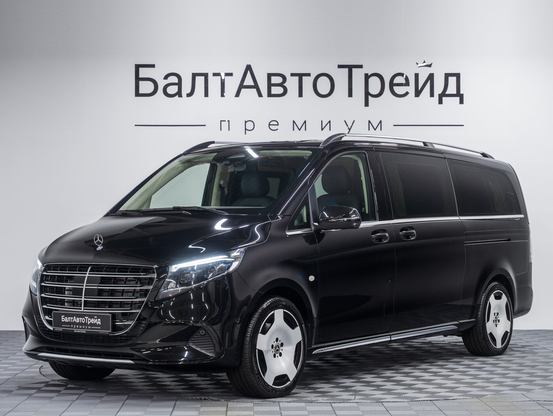 Автомобиль Mercedes-Benz V-Класс 300 экстра длинный 2.0 AT (231 л.с.) - 1