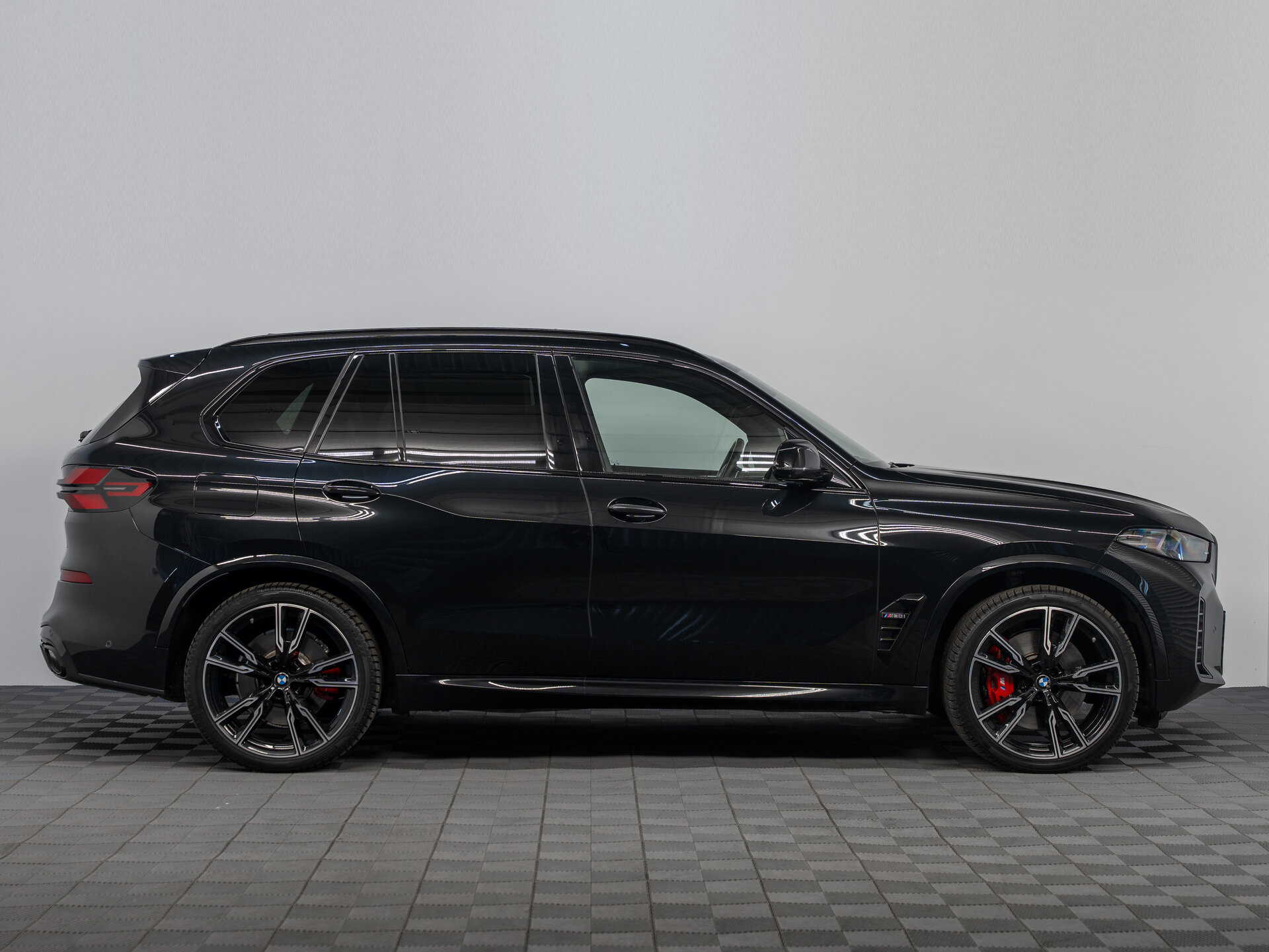 Автомобиль BMW X5 M60i 4.4 AT (530 л.с.) 4WD - 4