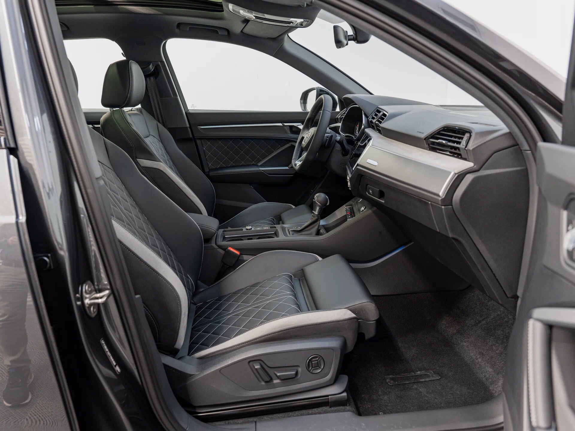 Автомобиль Audi Q3 35 TFSI 1.5 AMT (160 л.с.) - 10