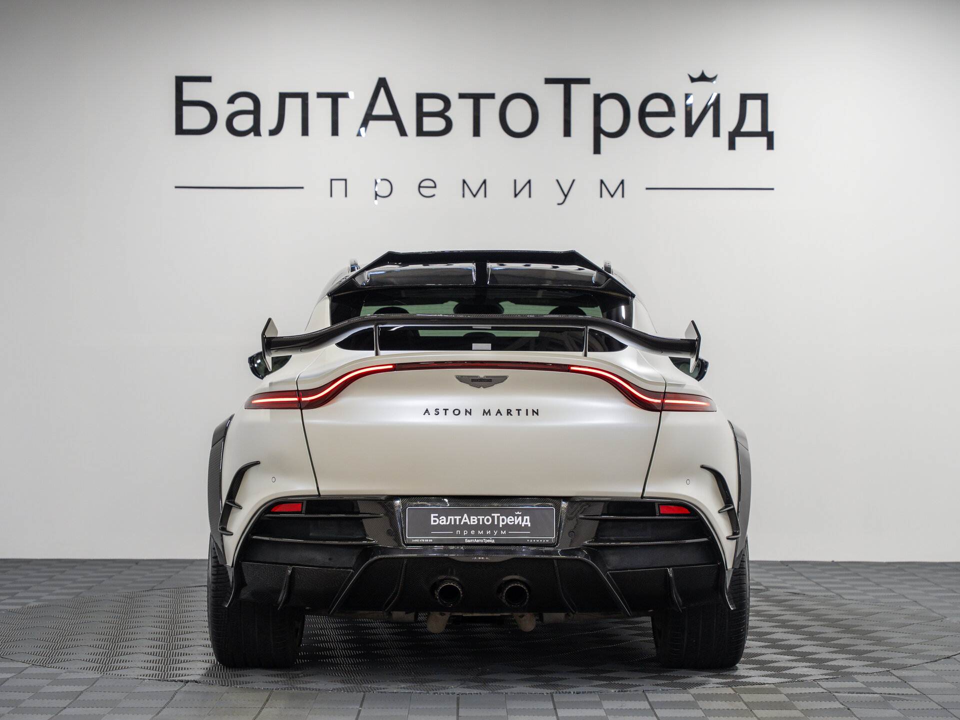 Автомобиль Aston Martin DBX 4.0 AT (550 л.с.) 4WD - 9