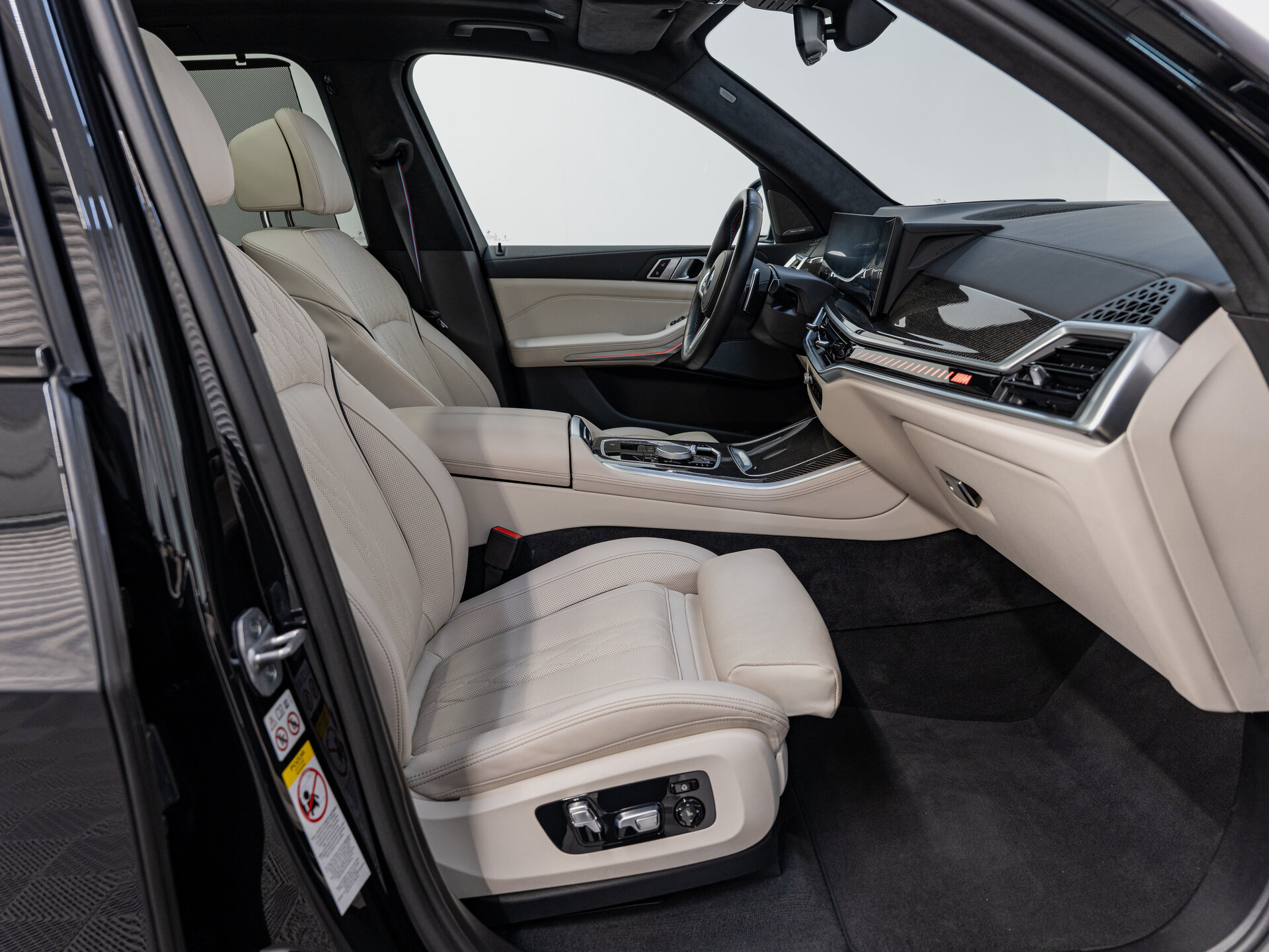 Автомобиль BMW X5 M60i 4.4 AT (530 л.с.) 4WD - 10