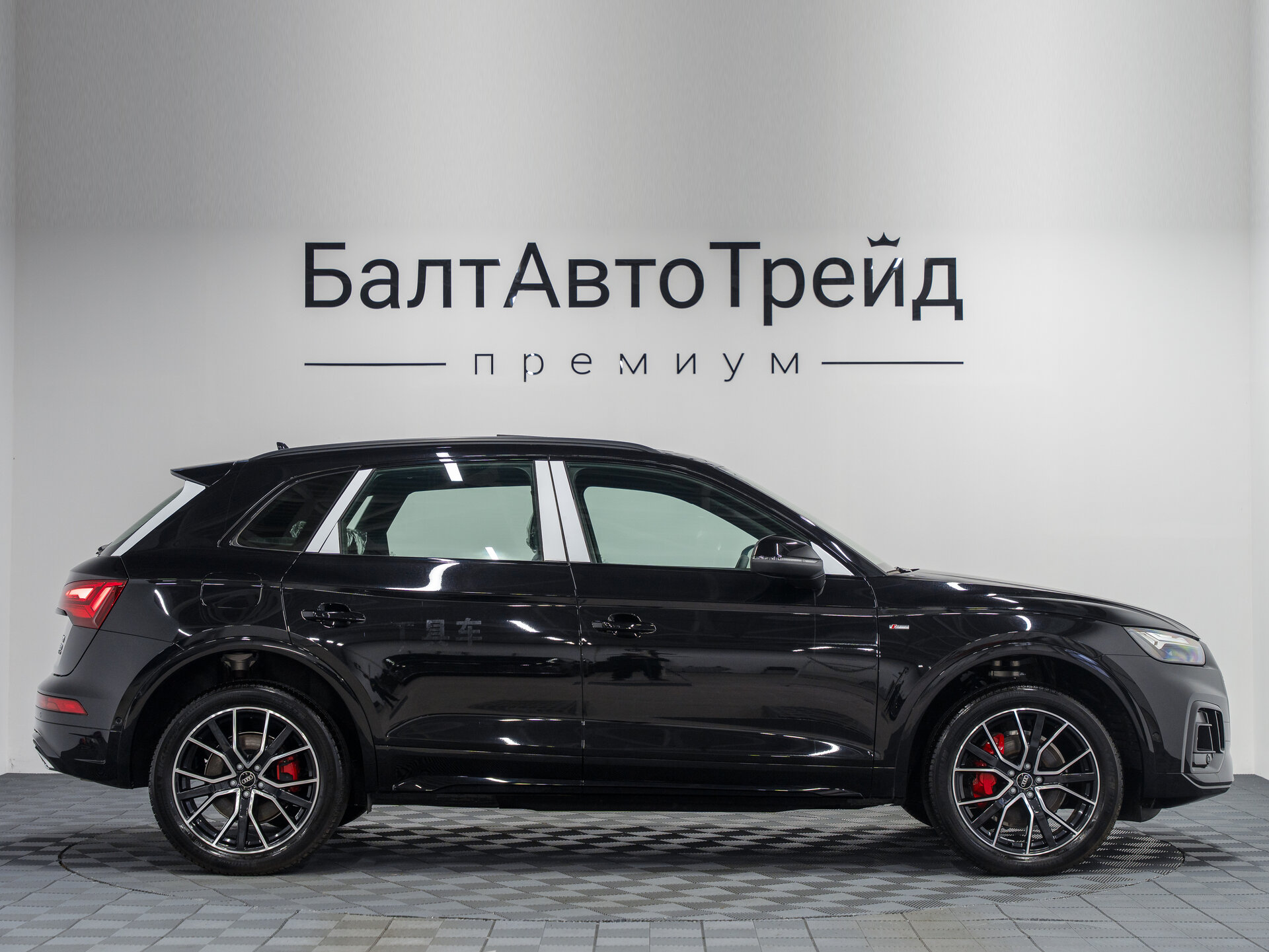 Автомобиль Audi Q5 L 45 TFSI 2.0 AMT (245 л.с.) 4WD - 6